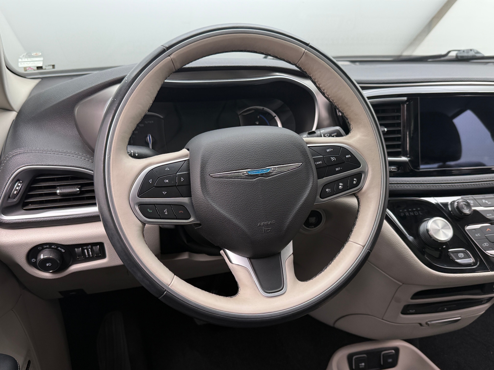 Thumbnail: 2018 Chrysler Pacifica - 4