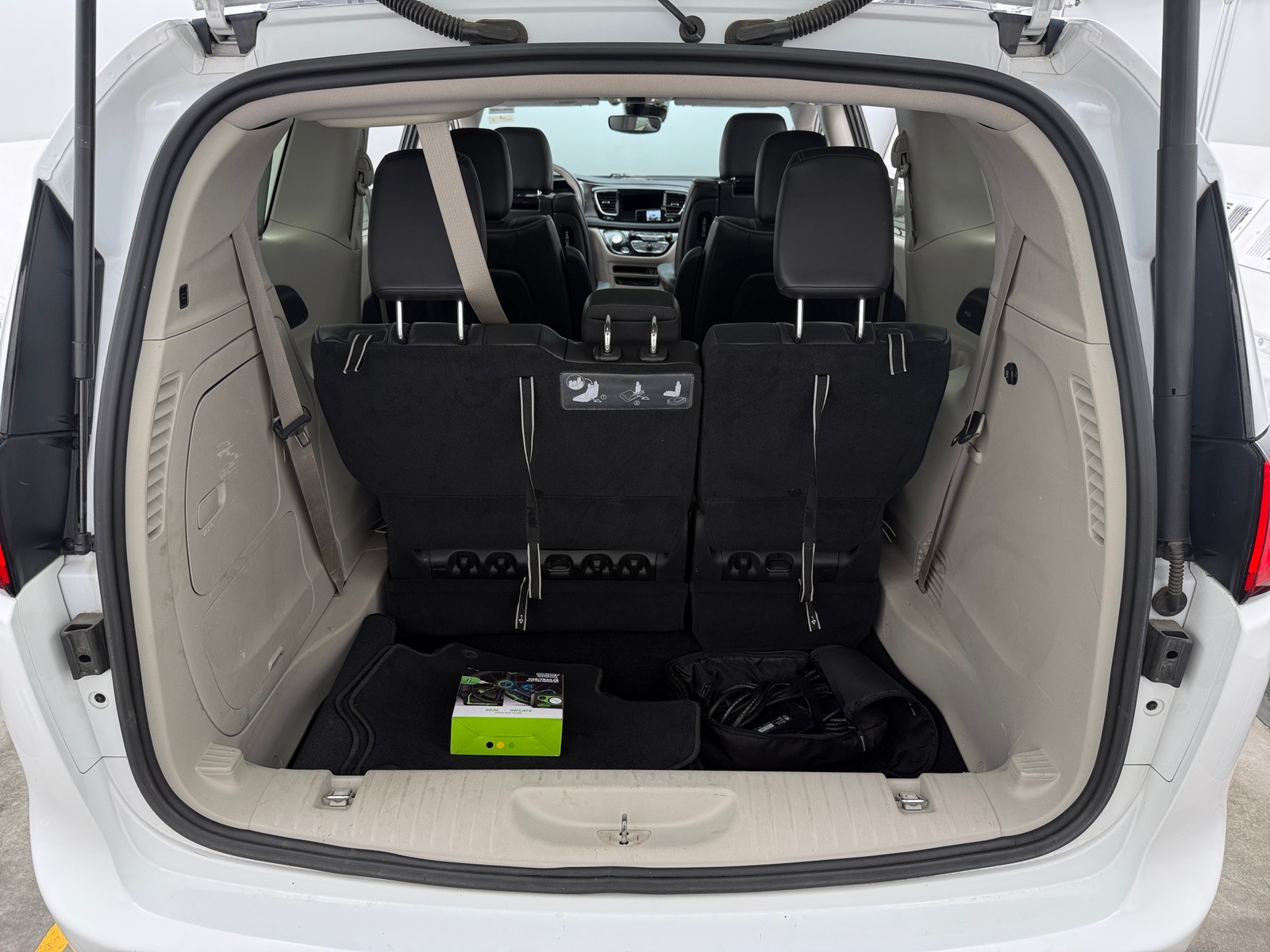 Thumbnail: 2018 Chrysler Pacifica - 6