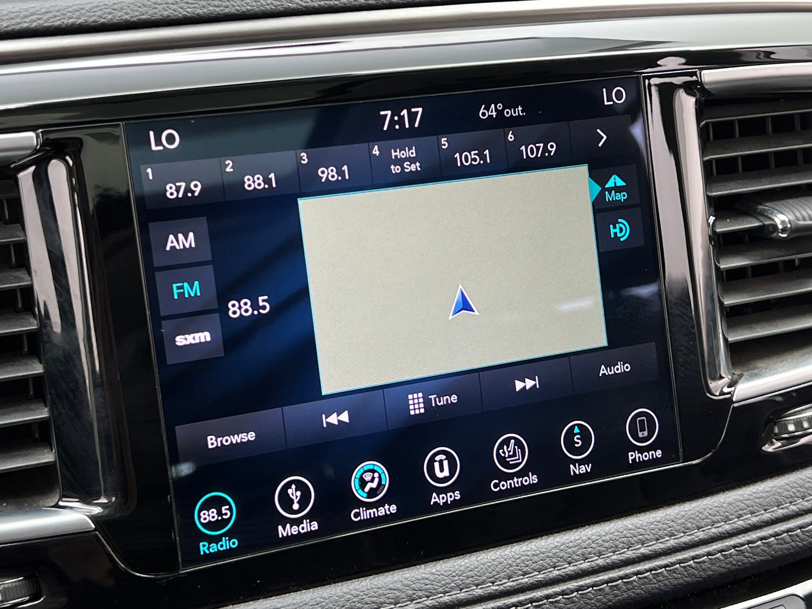 Thumbnail: 2018 Chrysler Pacifica - 3
