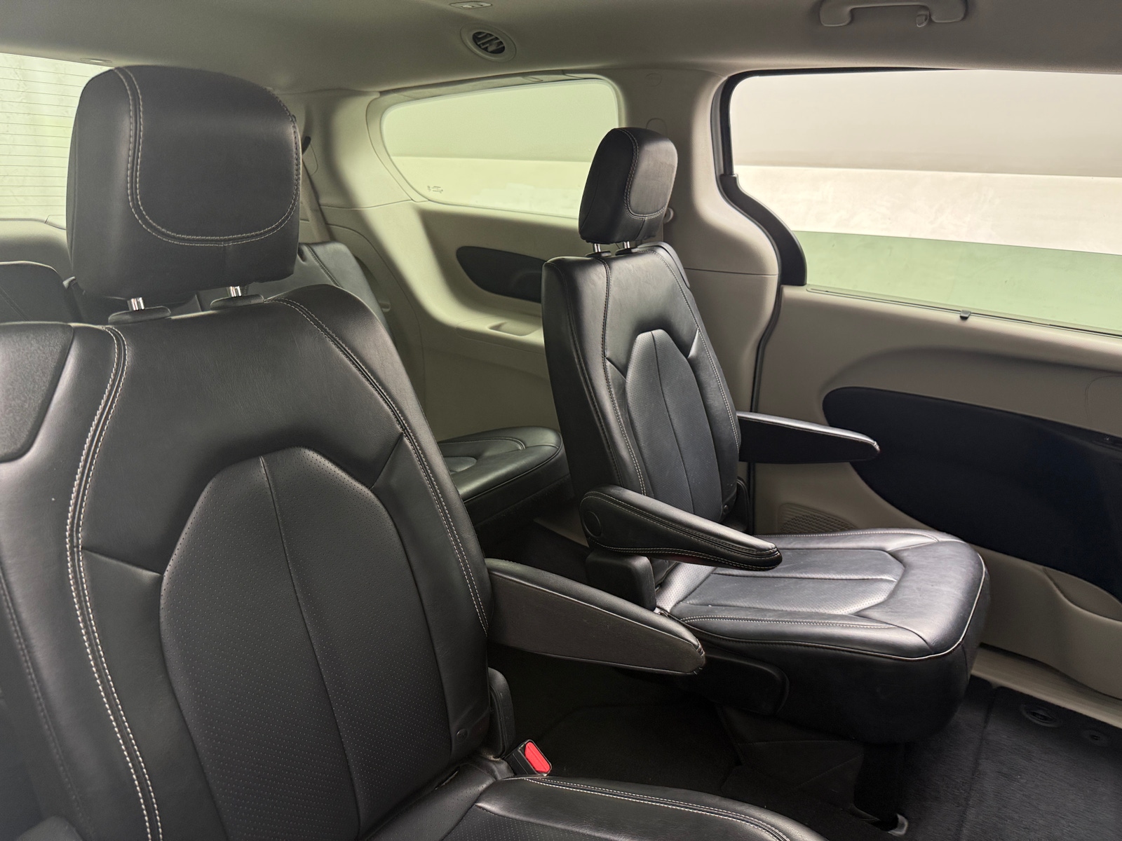 Thumbnail: 2023 Chrysler Pacifica - 5