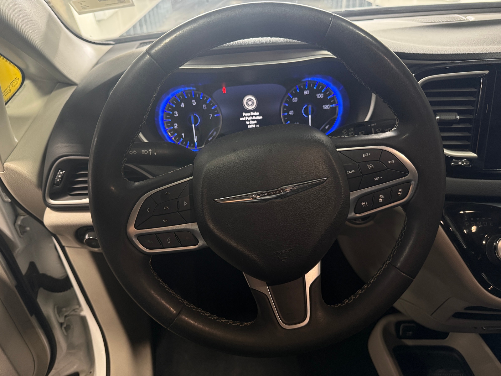 Thumbnail: 2023 Chrysler Pacifica - 4