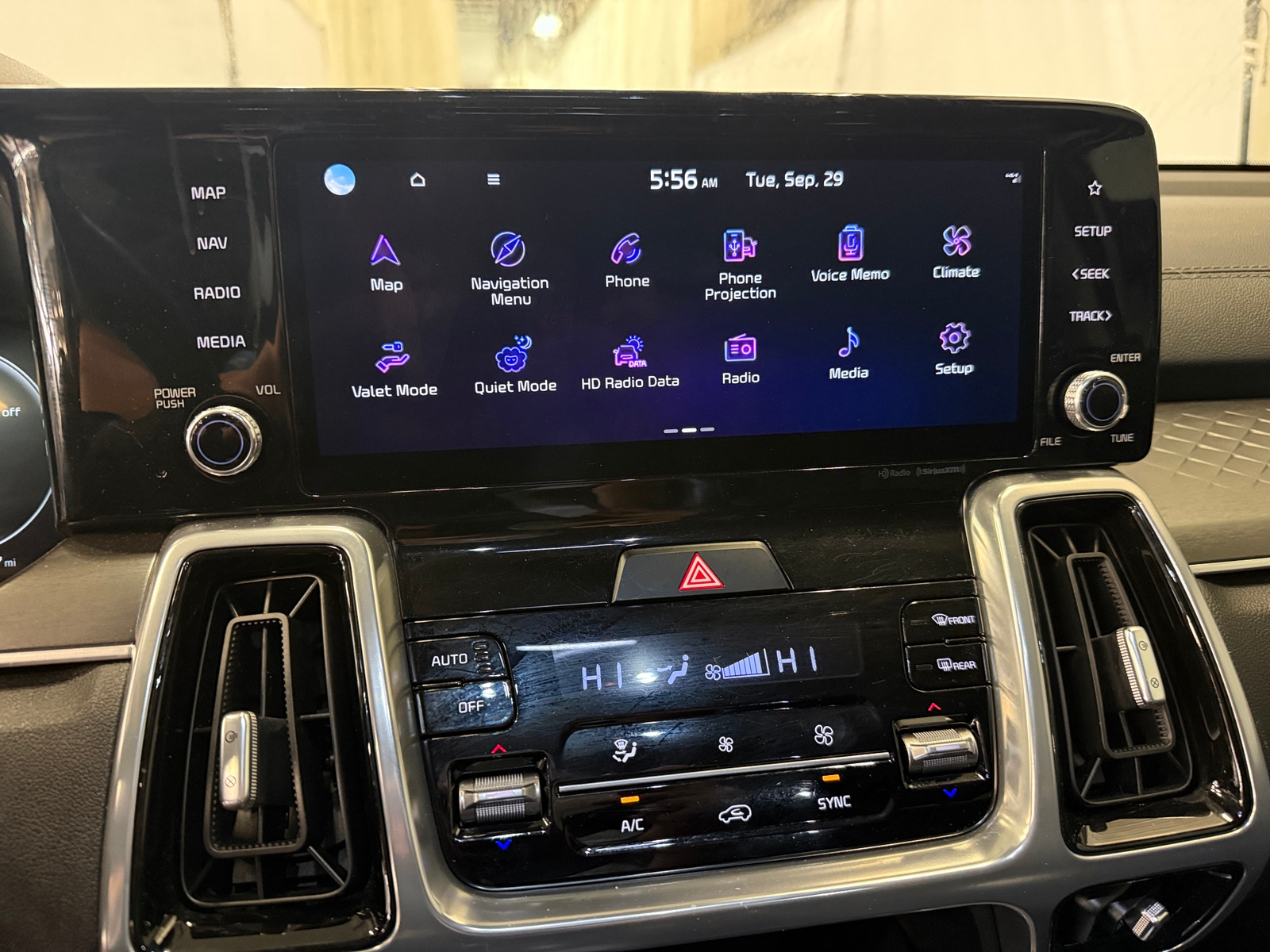 Thumbnail: 2023 Kia Sorento - 3