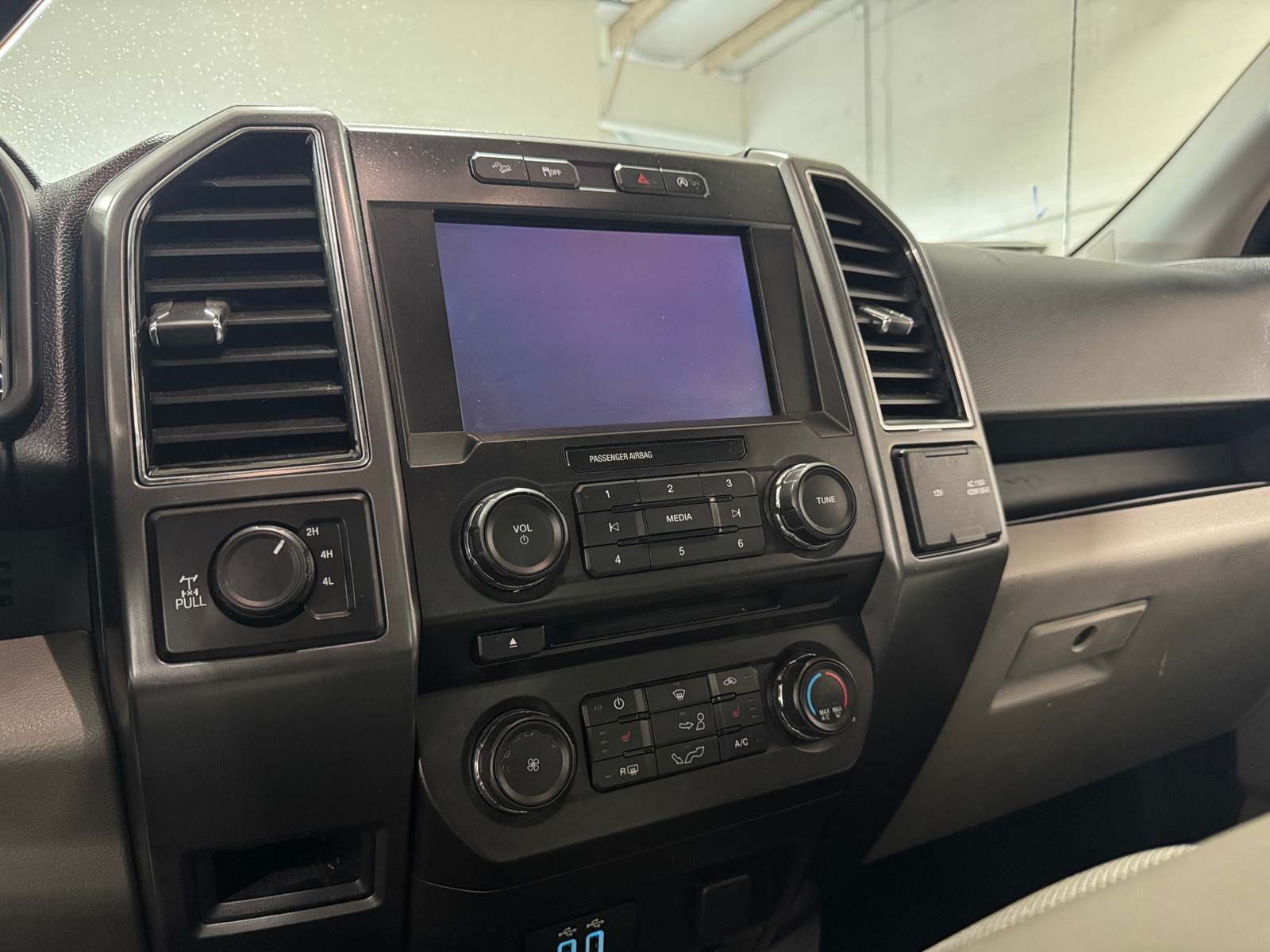 Thumbnail: 2018 Ford Econoline - 4