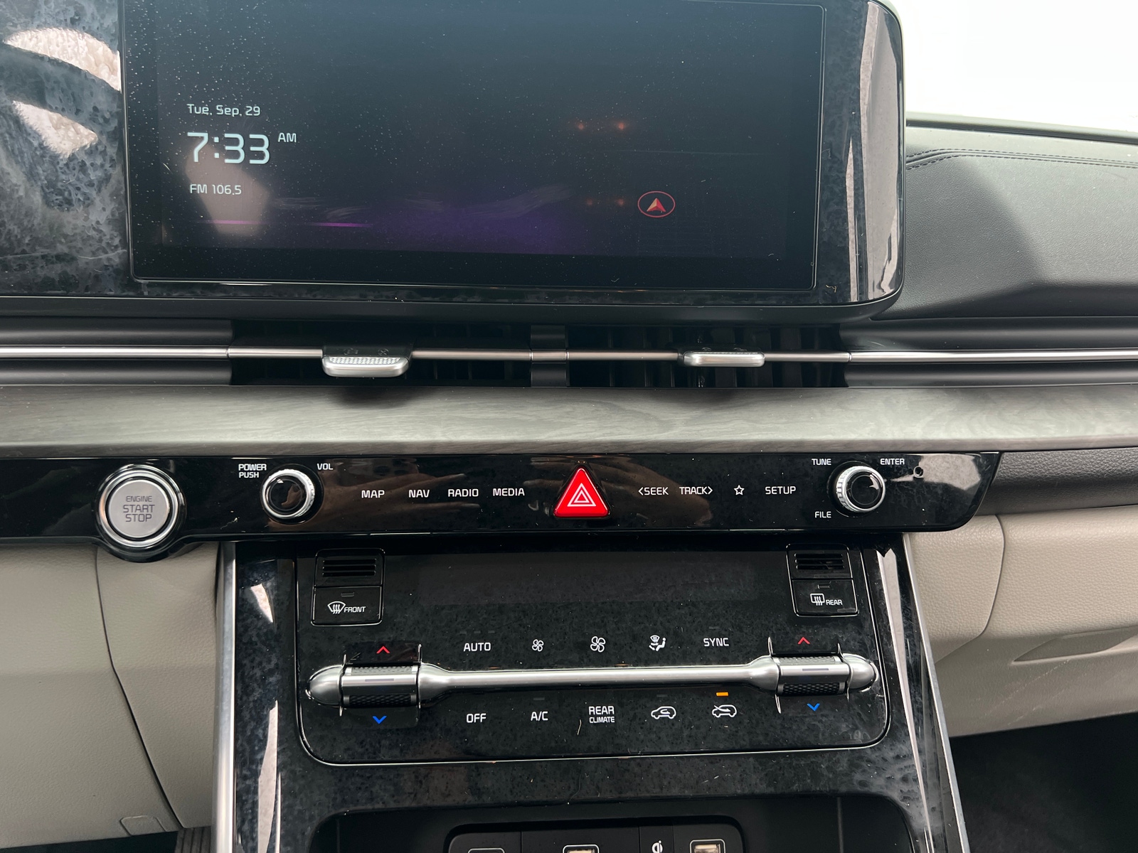 Thumbnail: 2024 Kia Carnival - 3