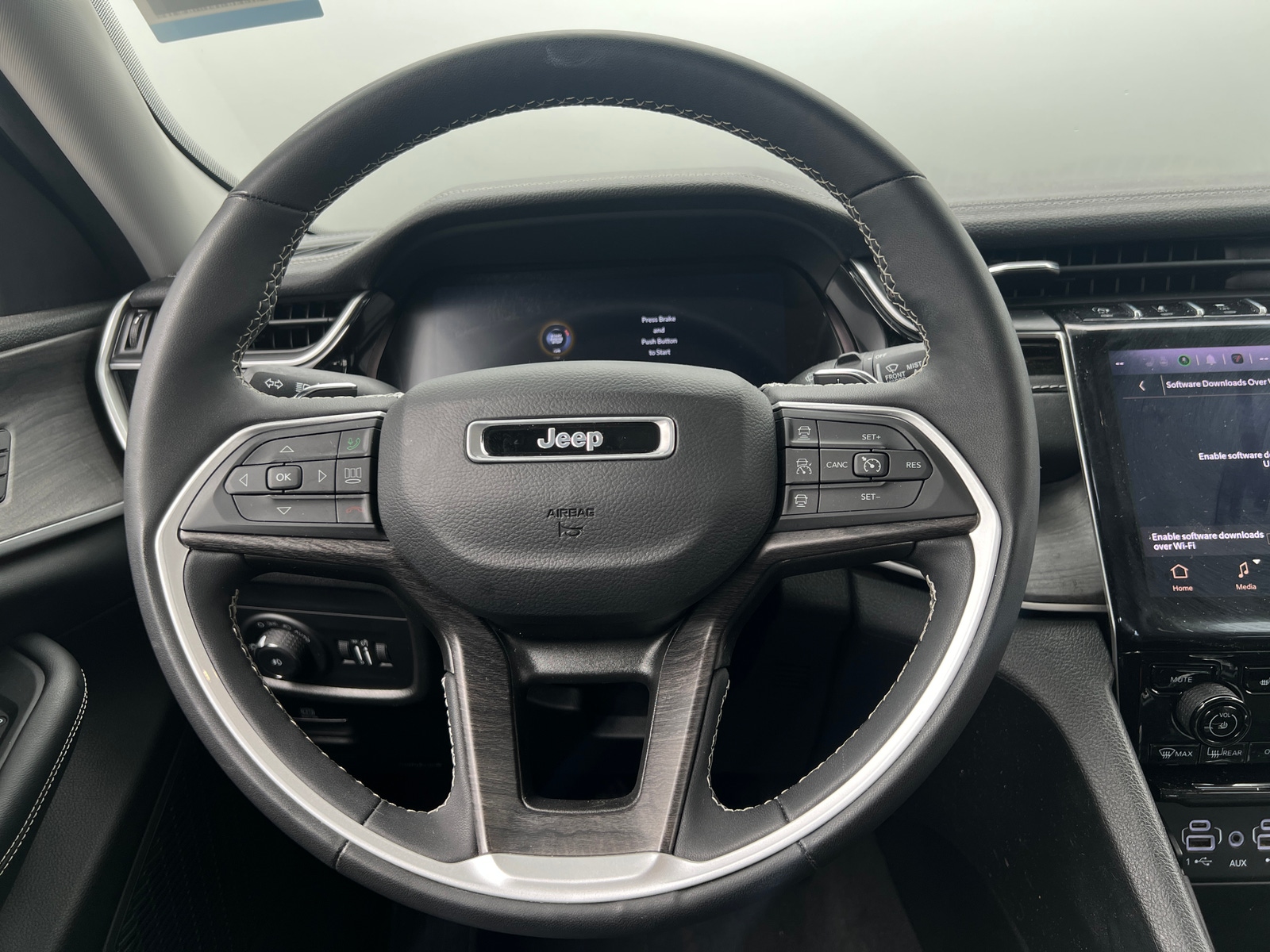 Thumbnail: 2023 Jeep Grand Cherokee L - 4