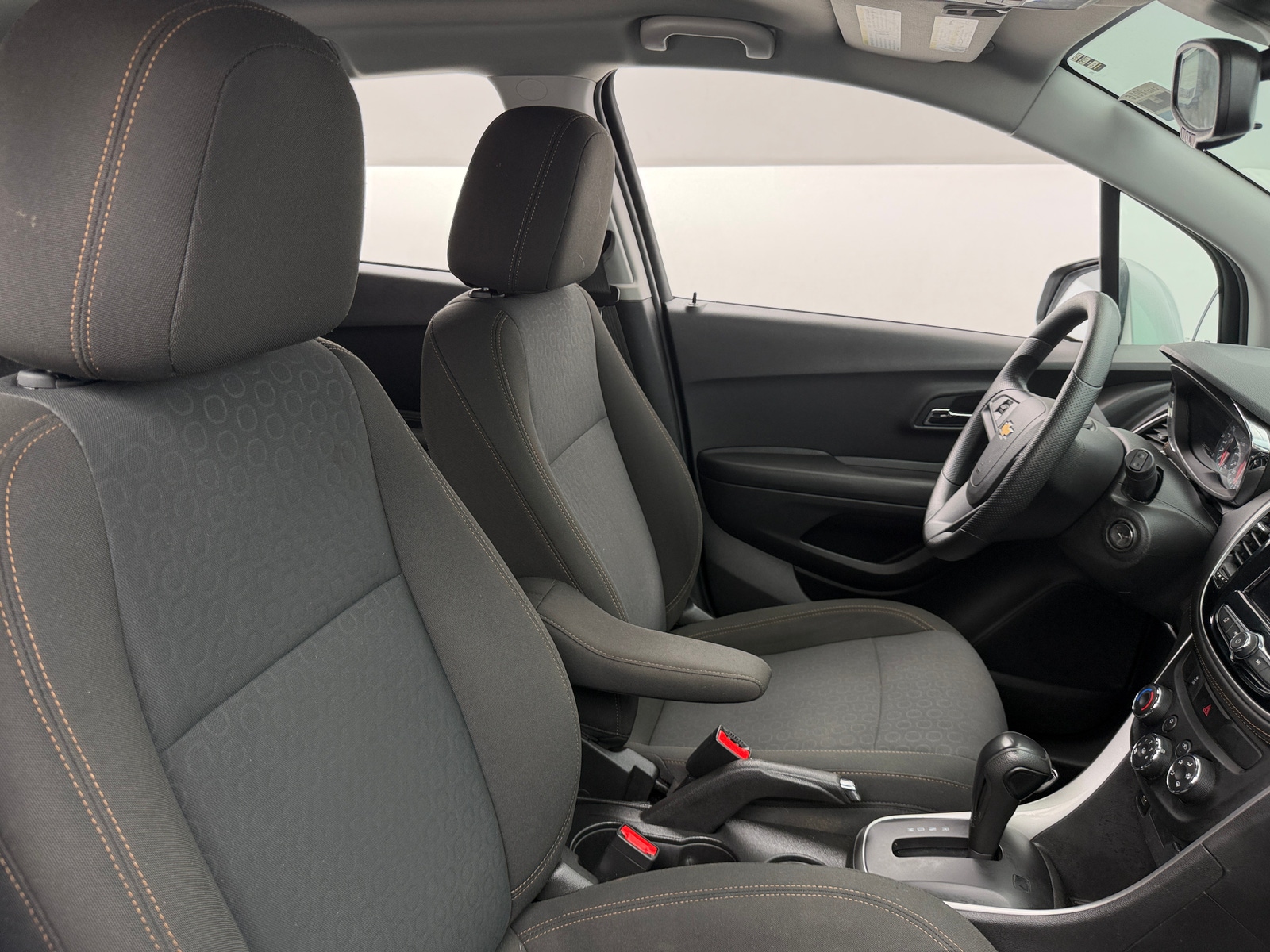 Thumbnail: 2022 Chevrolet Trax - 2