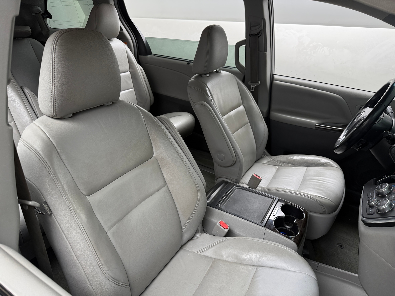 Thumbnail: 2016 Toyota Sienna - 2