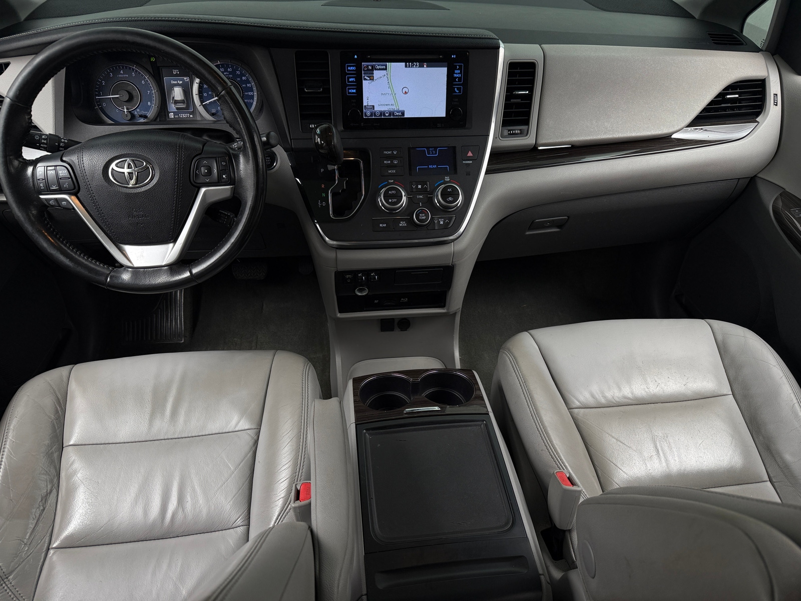 Thumbnail: 2016 Toyota Sienna - 3