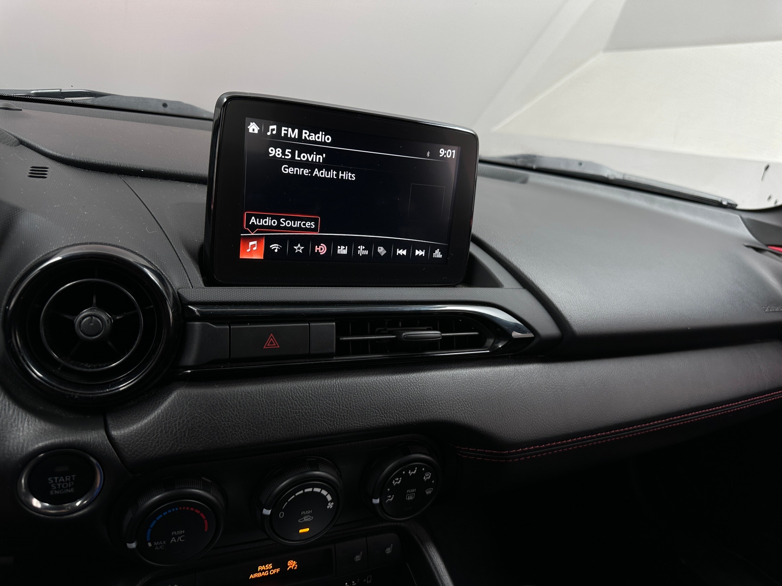 Thumbnail: 2019 Mazda MX-5 Miata - 4