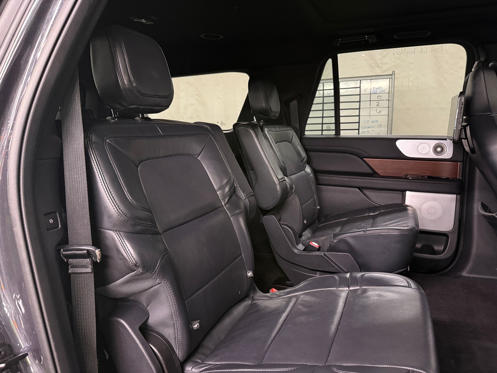 Thumbnail: 2022 Lincoln Navigator L - 5