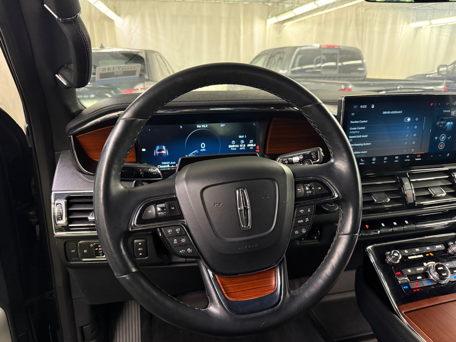 Thumbnail: 2022 Lincoln Navigator L - 4