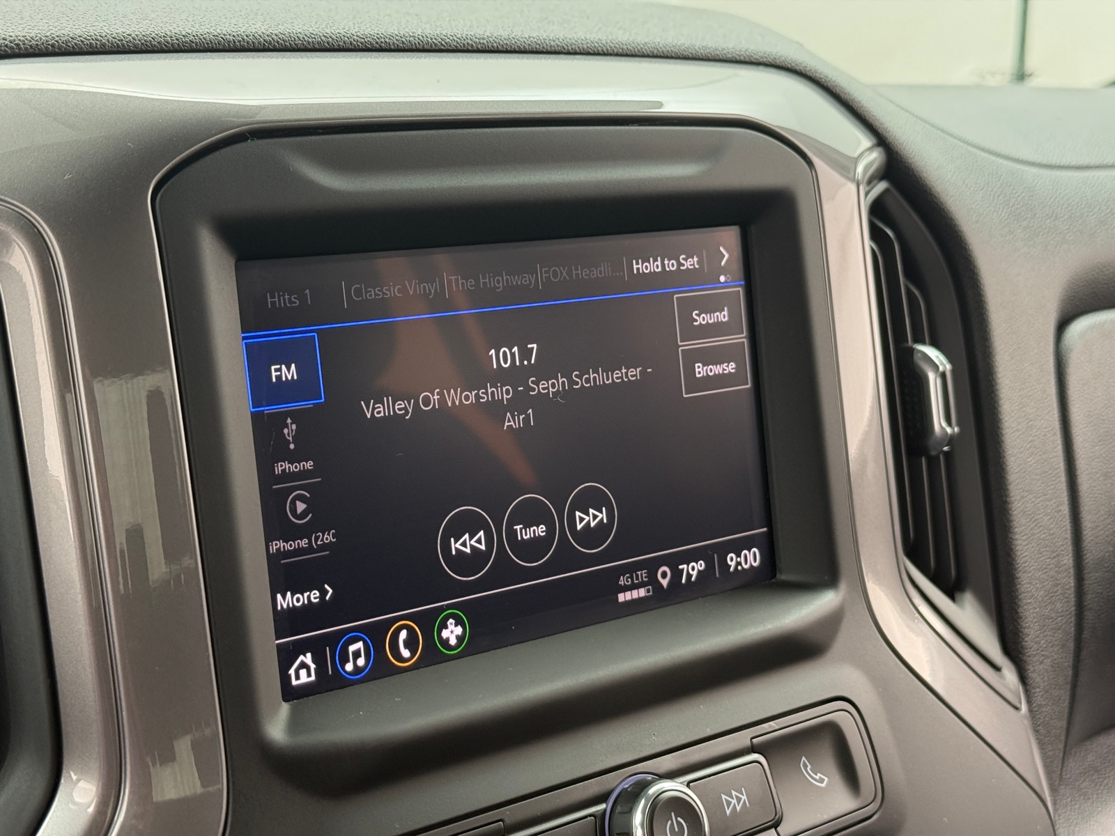 Thumbnail: 2022 Chevrolet Silverado 1500 - 4