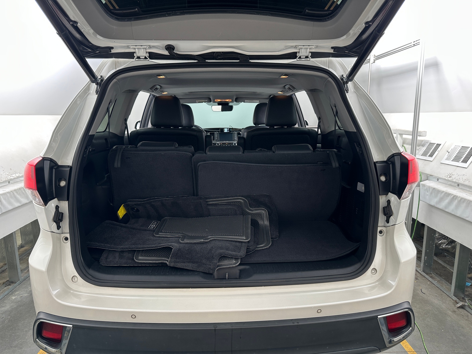 Thumbnail: 2017 Toyota Highlander - 6