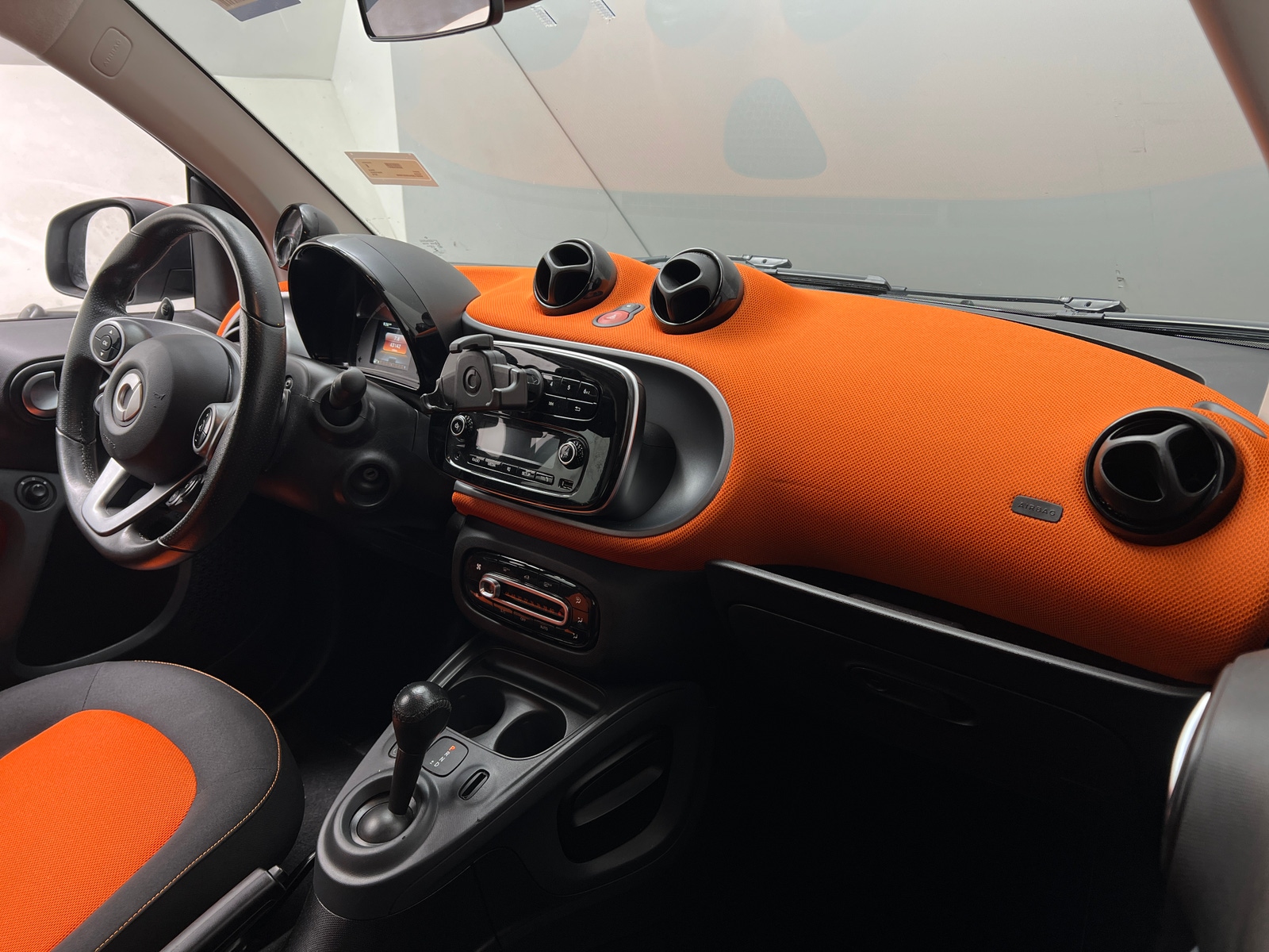 Thumbnail: 2016 smart fortwo - 3