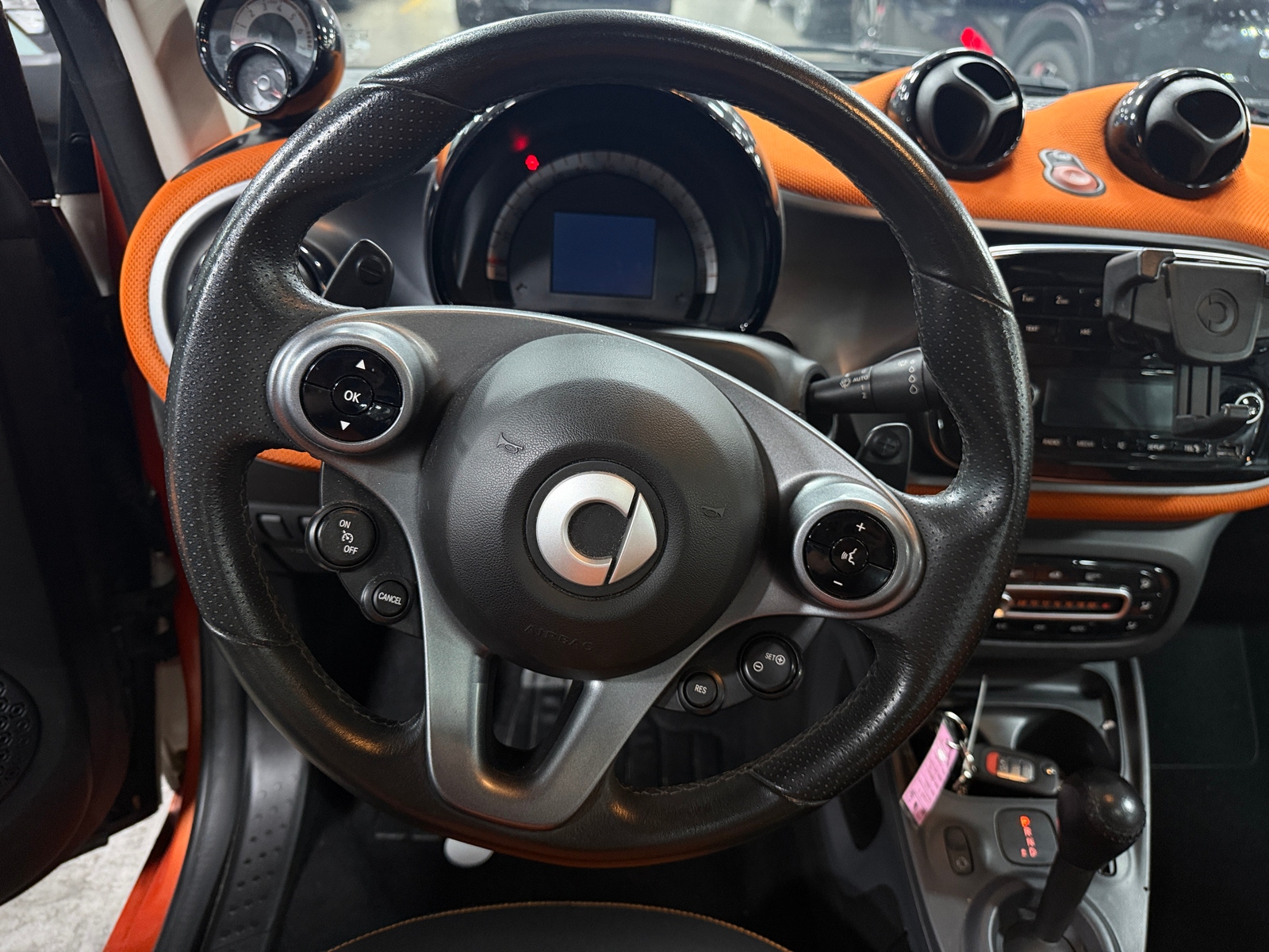 Thumbnail: 2016 smart fortwo - 5