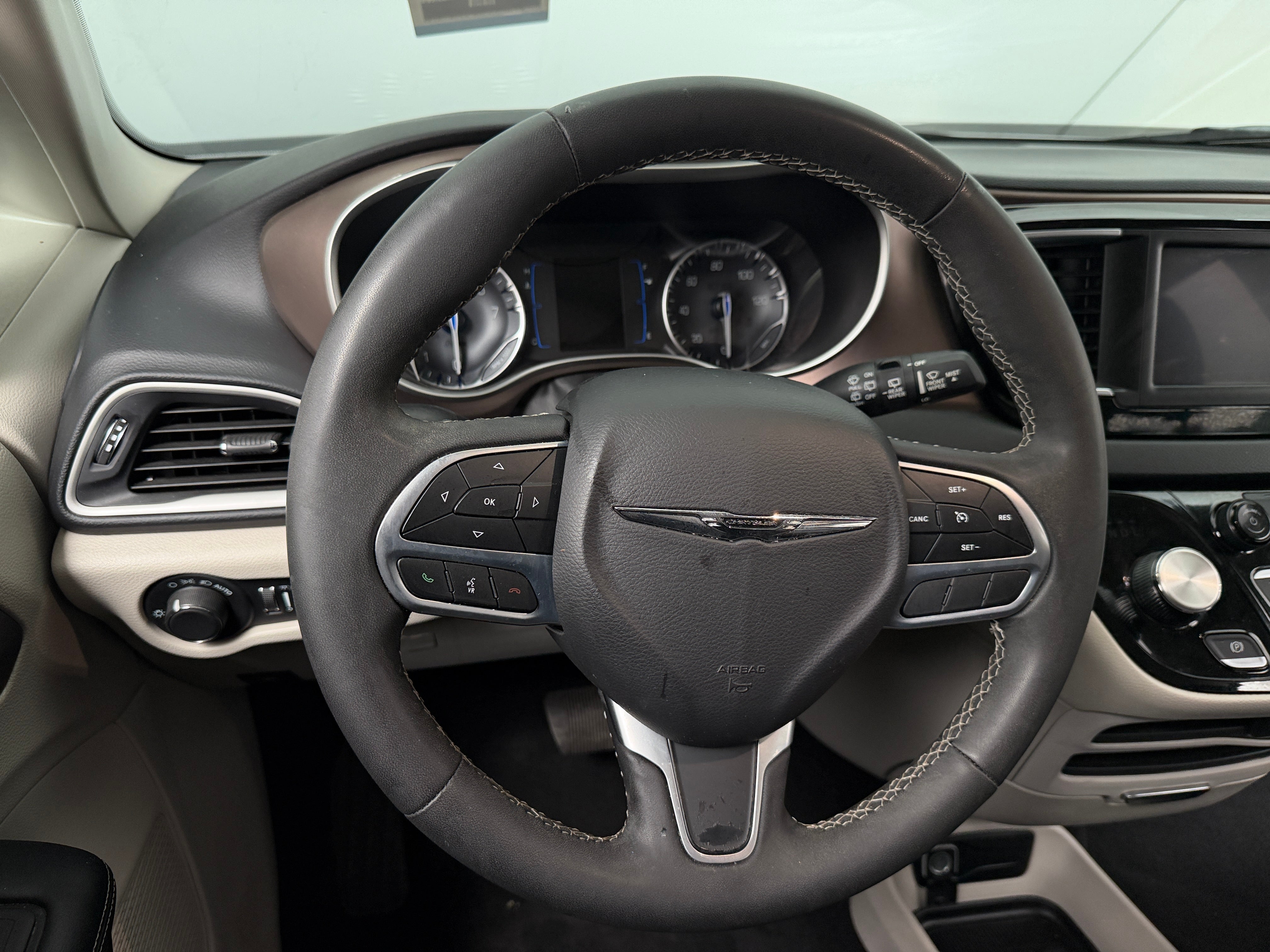 2023 Chrysler Voyager
