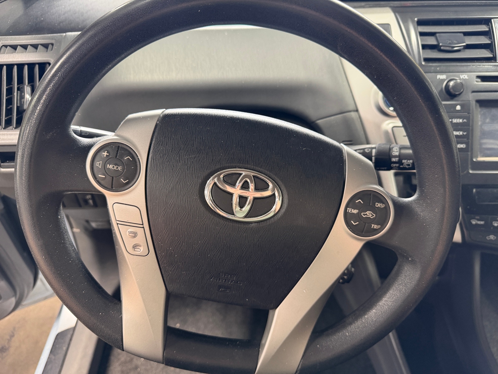 Thumbnail: 2014 Toyota Prius v - 5