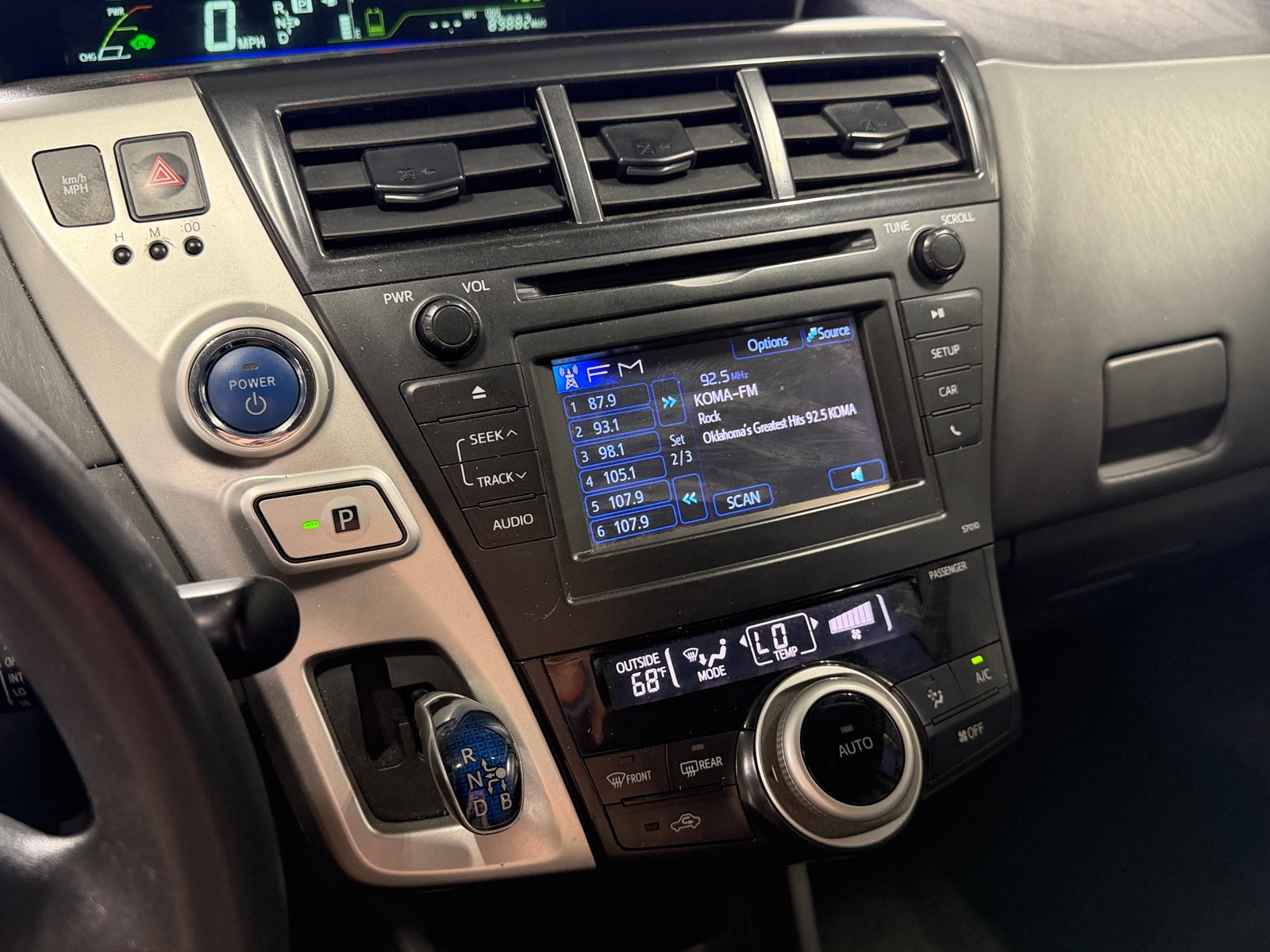 Thumbnail: 2014 Toyota Prius v - 4