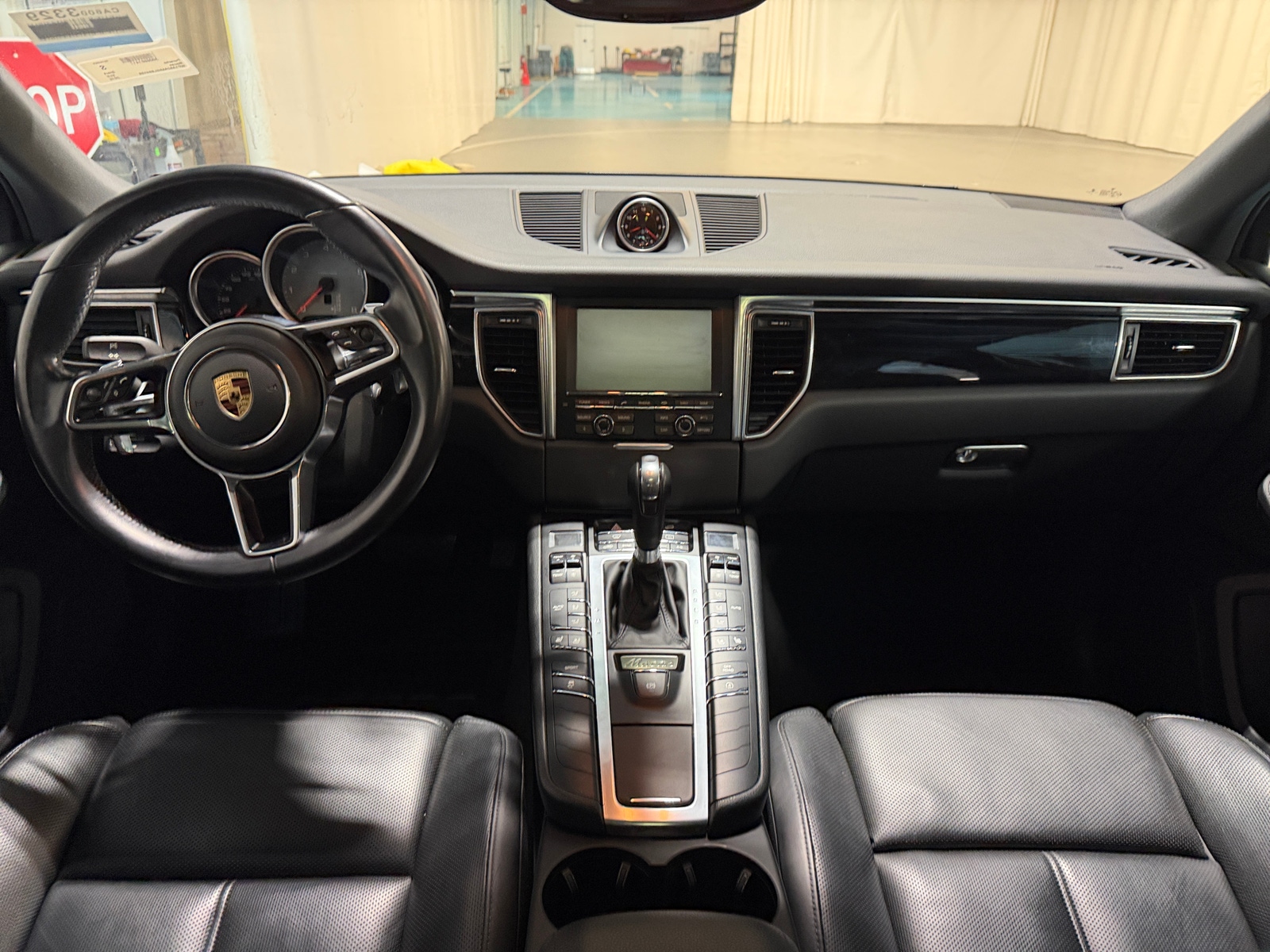 Thumbnail: 2016 Porsche Macan - 2