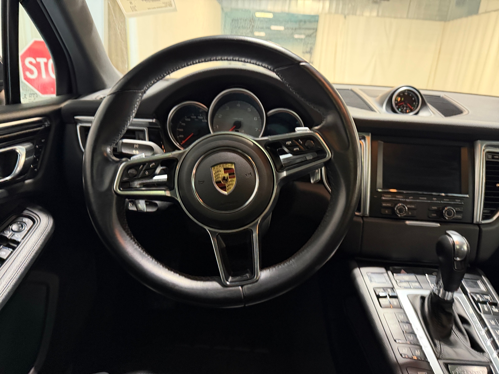 Thumbnail: 2016 Porsche Macan - 4