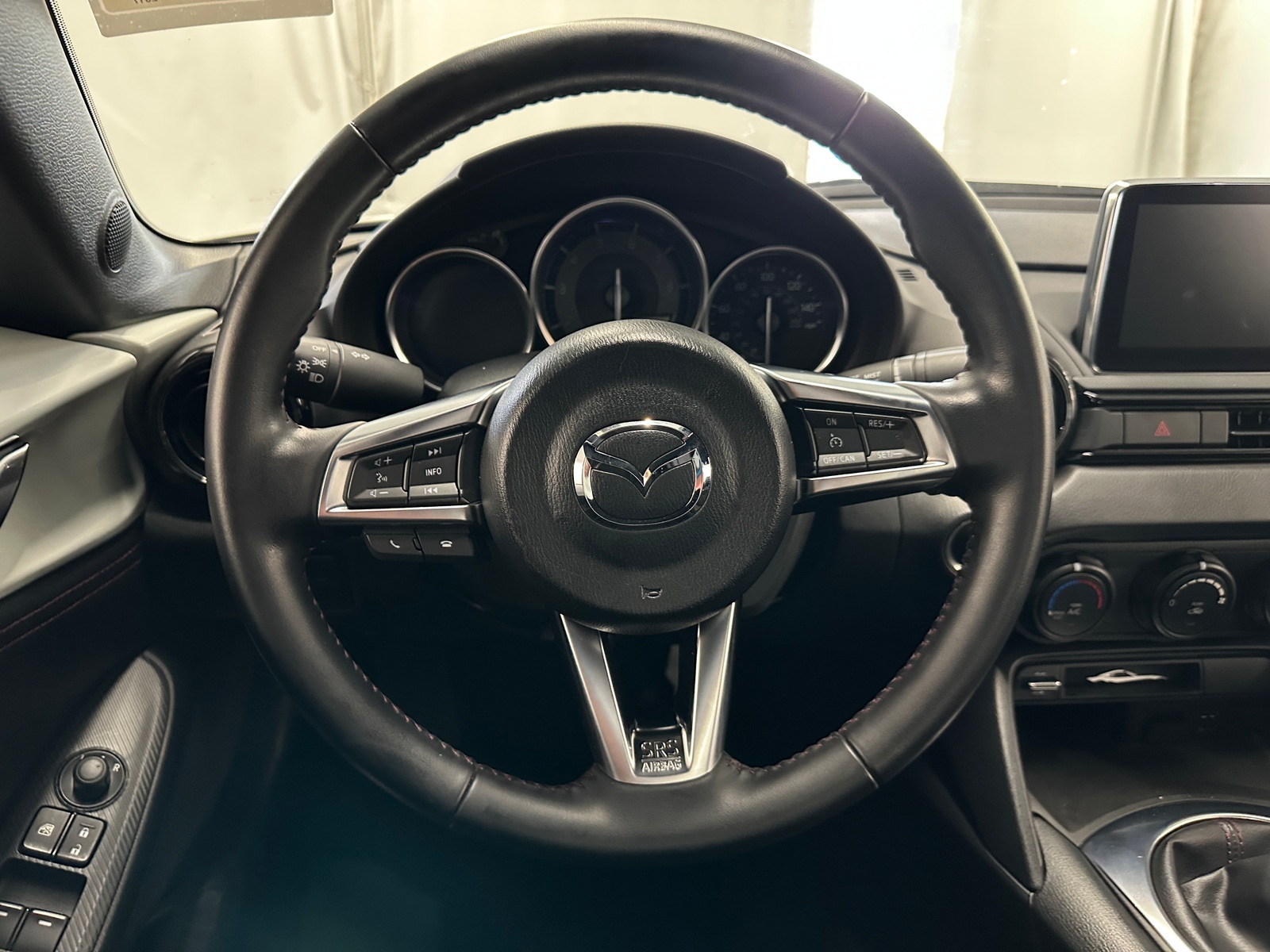 Thumbnail: 2017 Mazda MX-5 Miata - 5