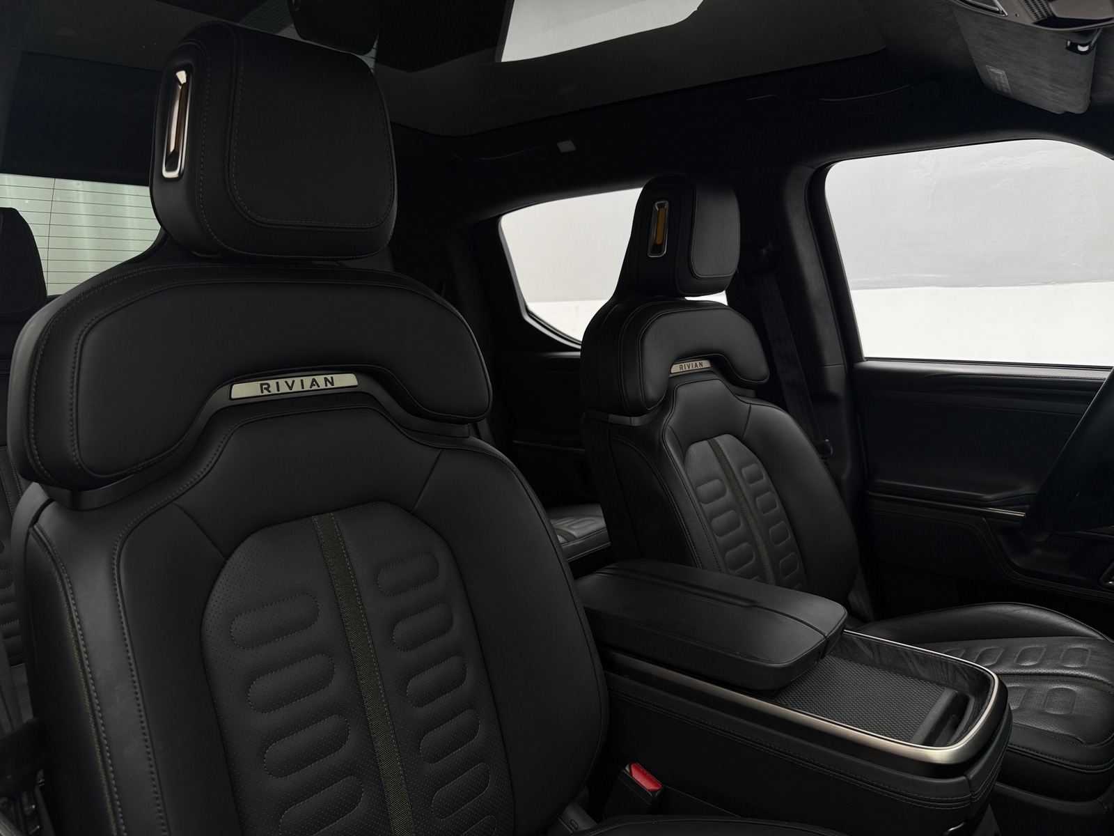 Thumbnail: 2022 Rivian R1T - 2