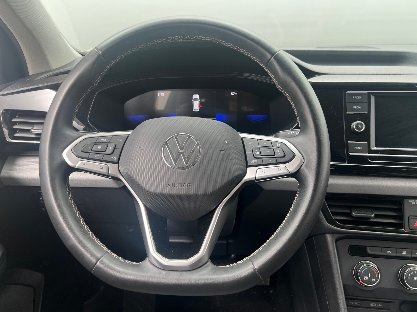 Thumbnail: 2022 Volkswagen Taos - 5