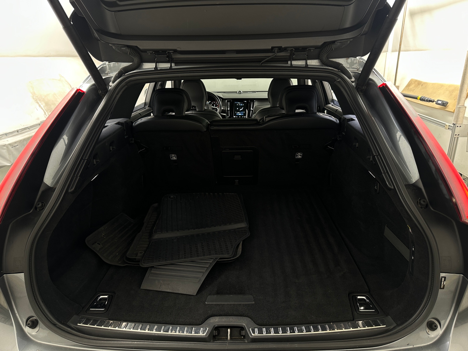 Thumbnail: 2019 Volvo V90 - 6