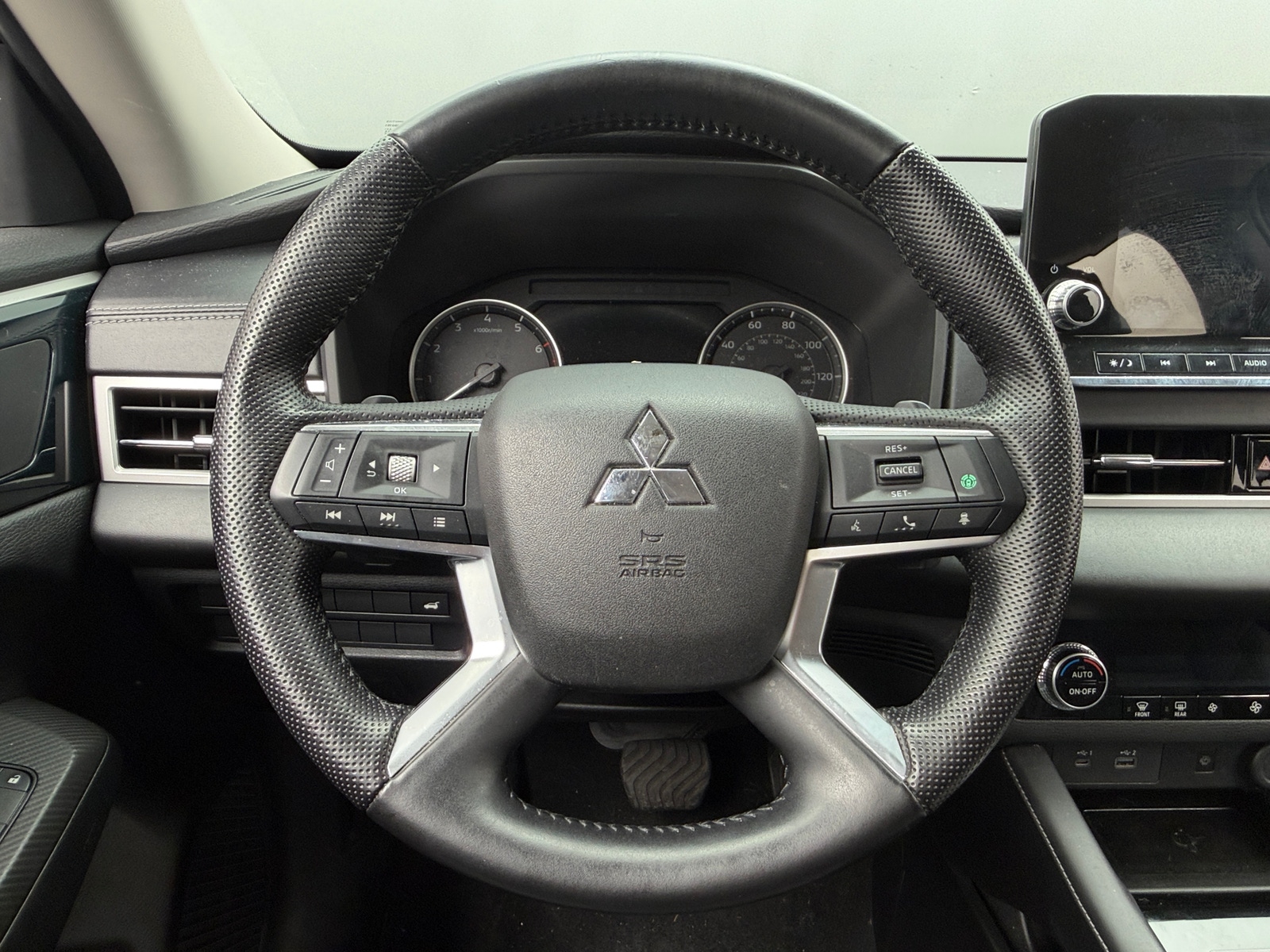 Thumbnail: 2022 Mitsubishi Outlander - 5