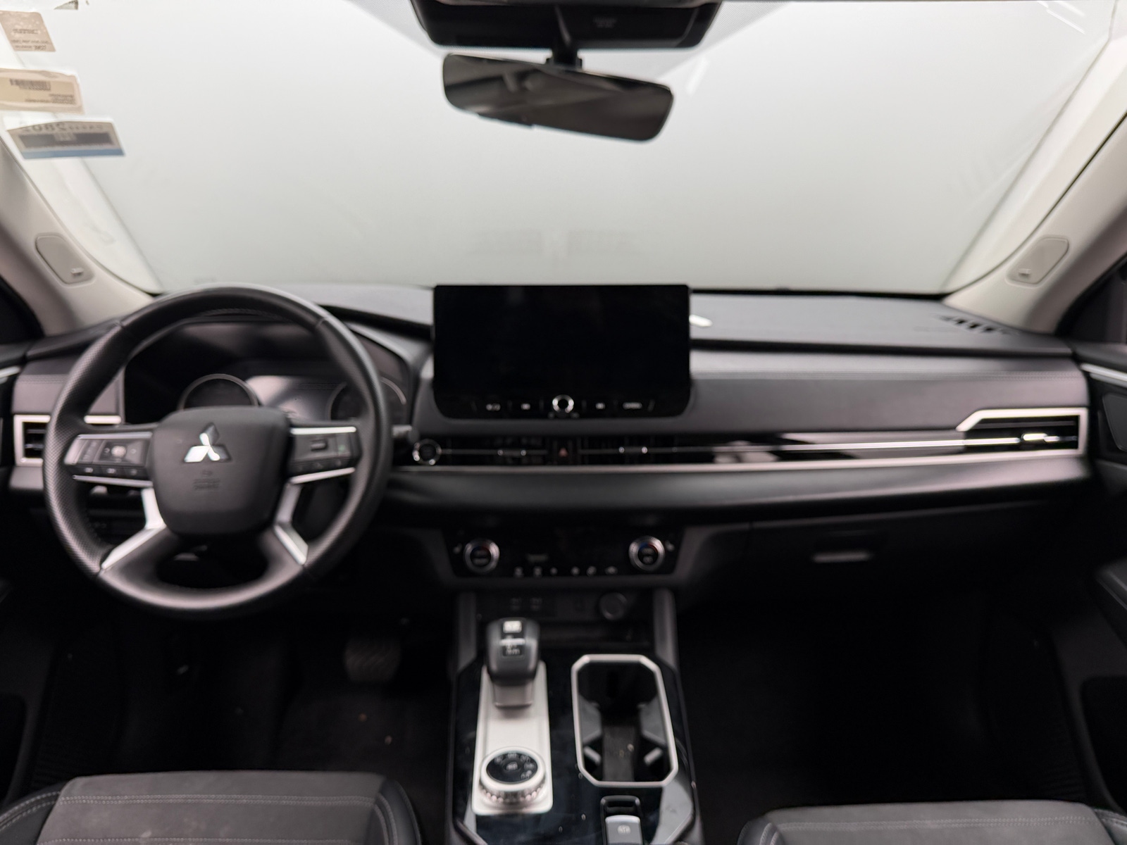 Thumbnail: 2025 Mitsubishi Outlander - 3