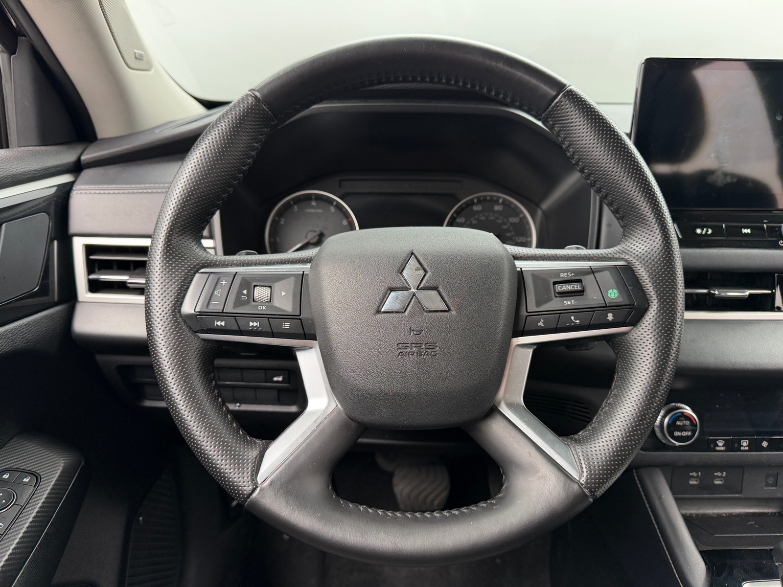 Thumbnail: 2025 Mitsubishi Outlander - 5