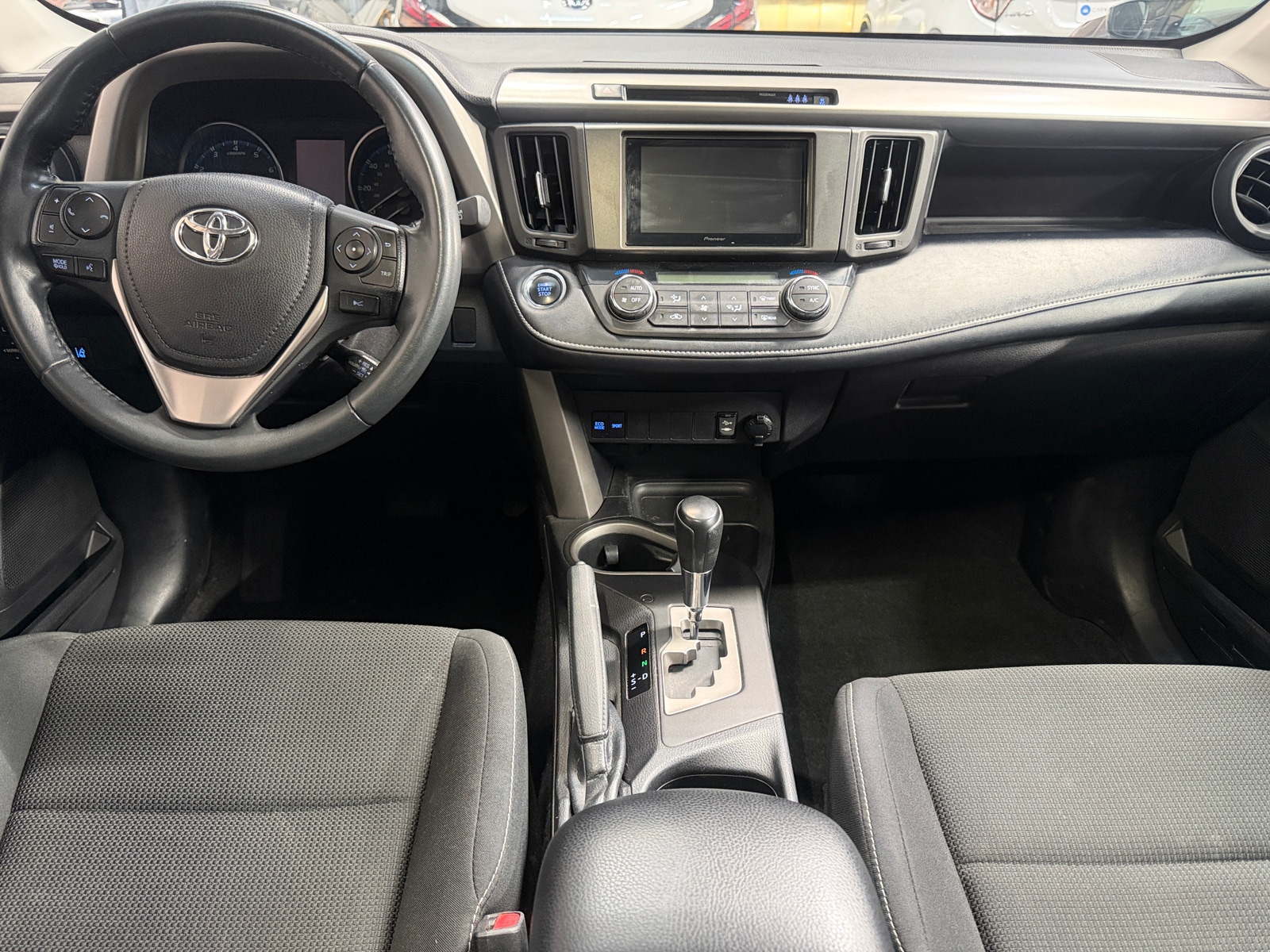 Thumbnail: 2018 Toyota RAV4 - 3