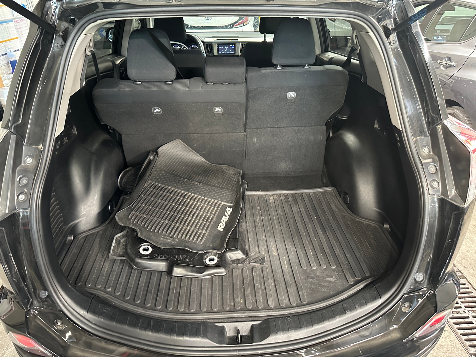 Thumbnail: 2018 Toyota RAV4 - 7