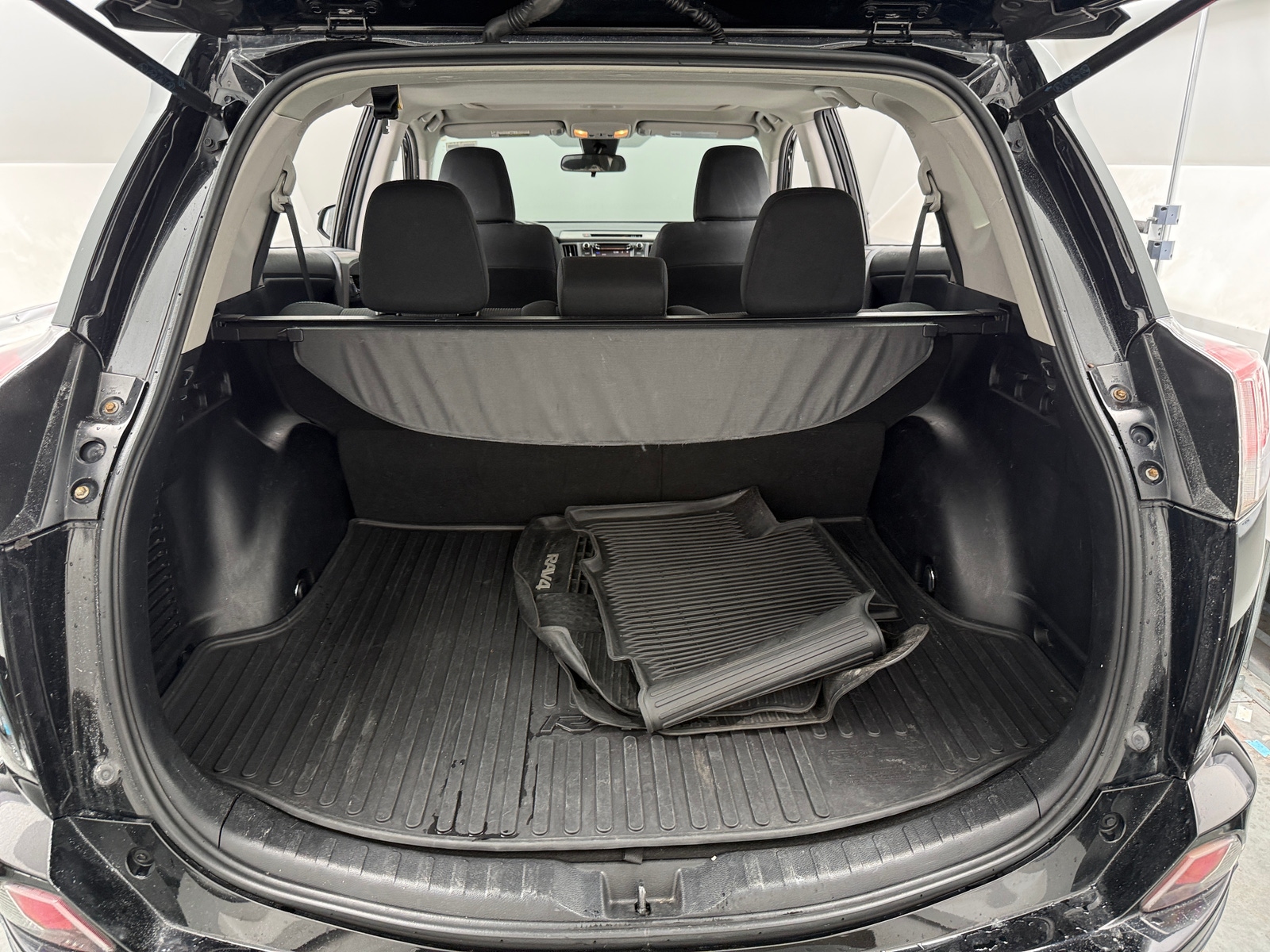 Thumbnail: 2017 Toyota RAV4 - 7
