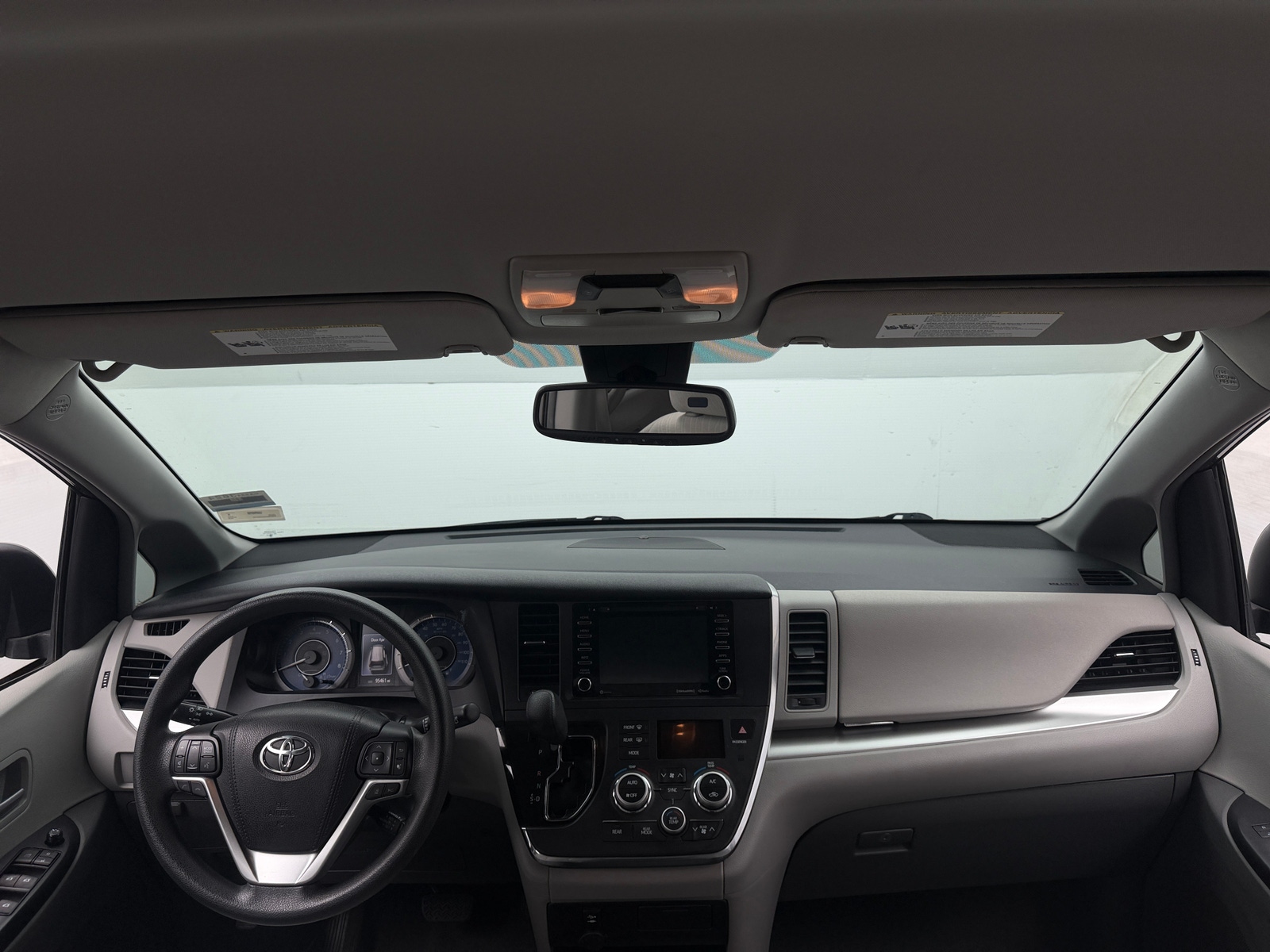 Thumbnail: 2018 Toyota Sienna - 3