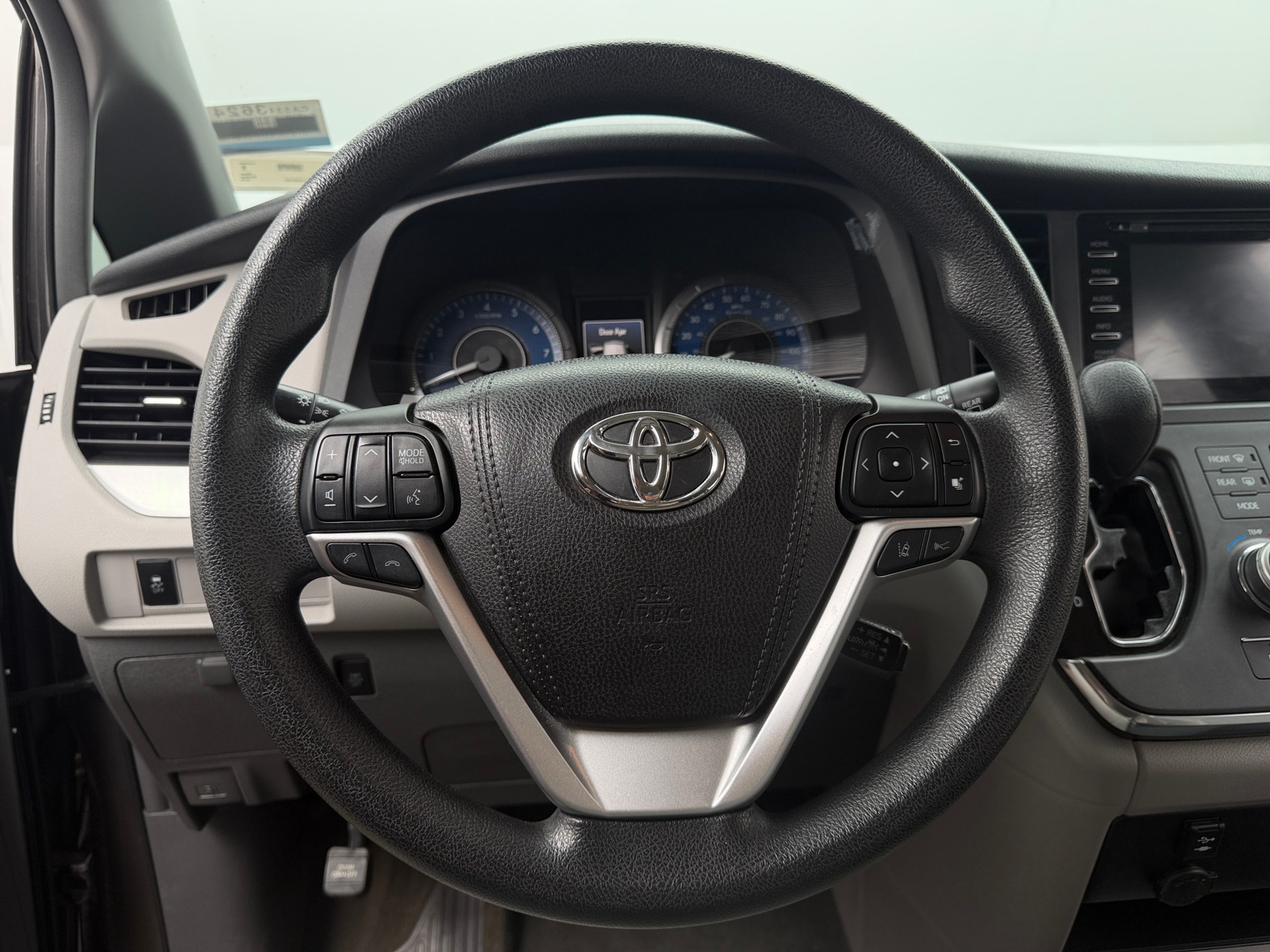 Thumbnail: 2018 Toyota Sienna - 5