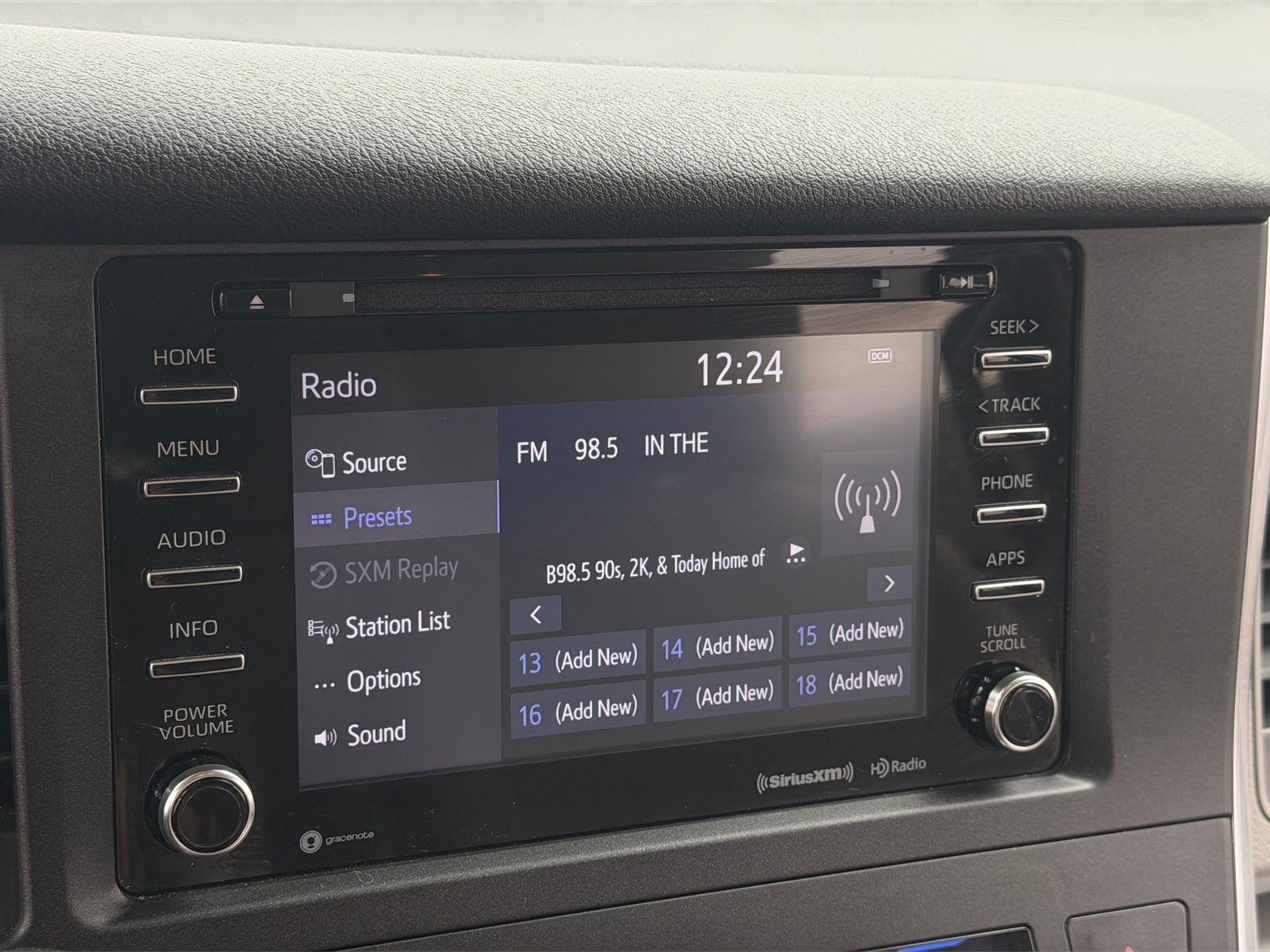 Thumbnail: 2018 Toyota Sienna - 4