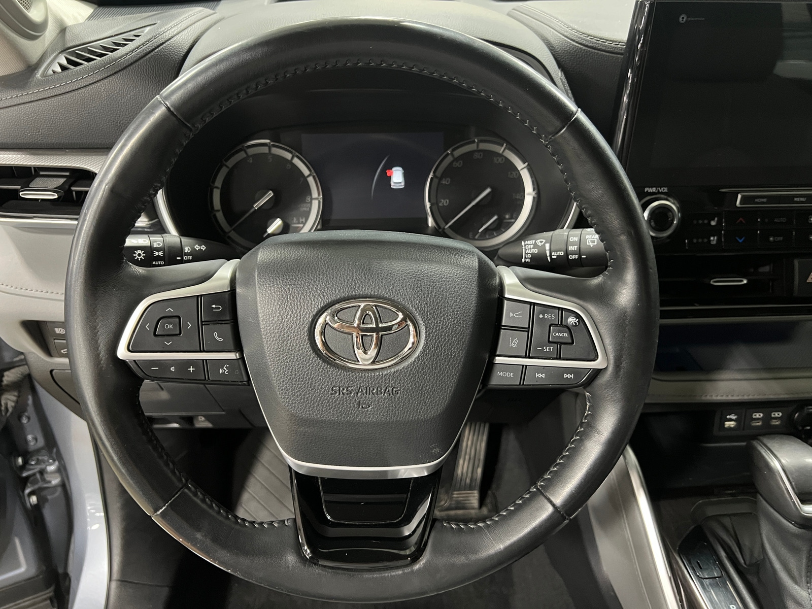 Thumbnail: 2022 Toyota Highlander - 4