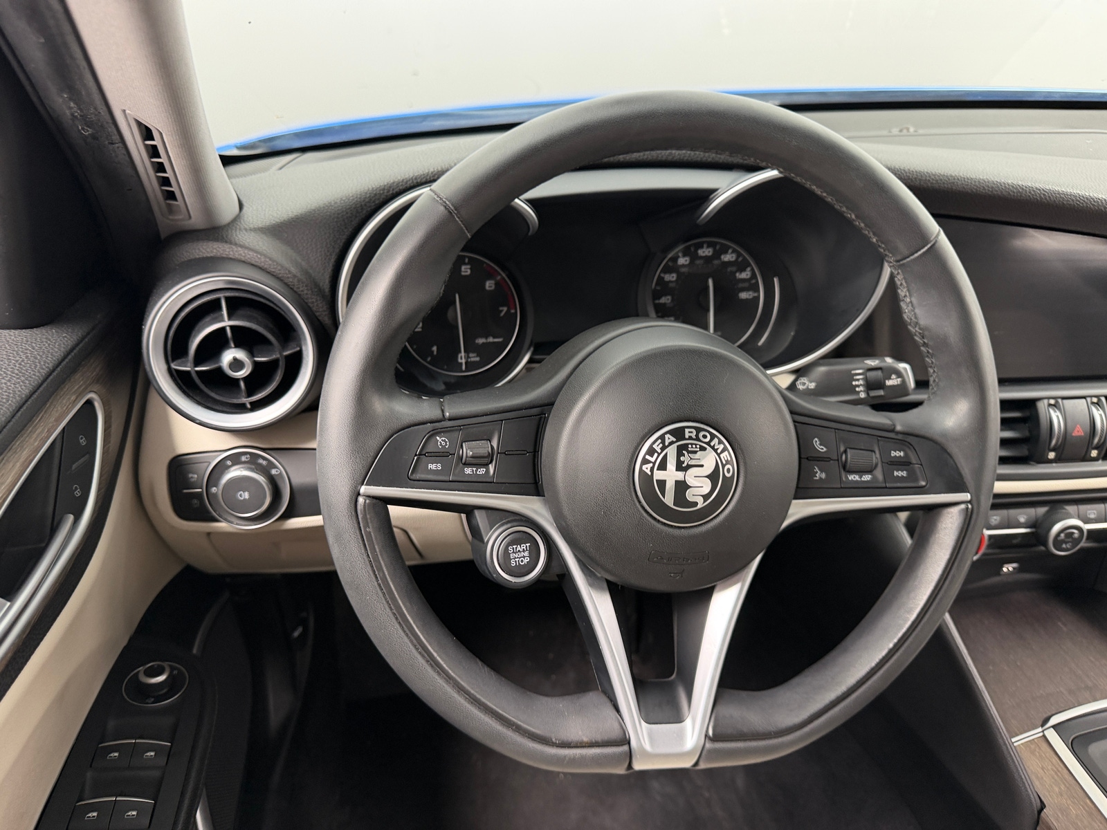 Thumbnail: 2019 Alfa Romeo Giulia - 4