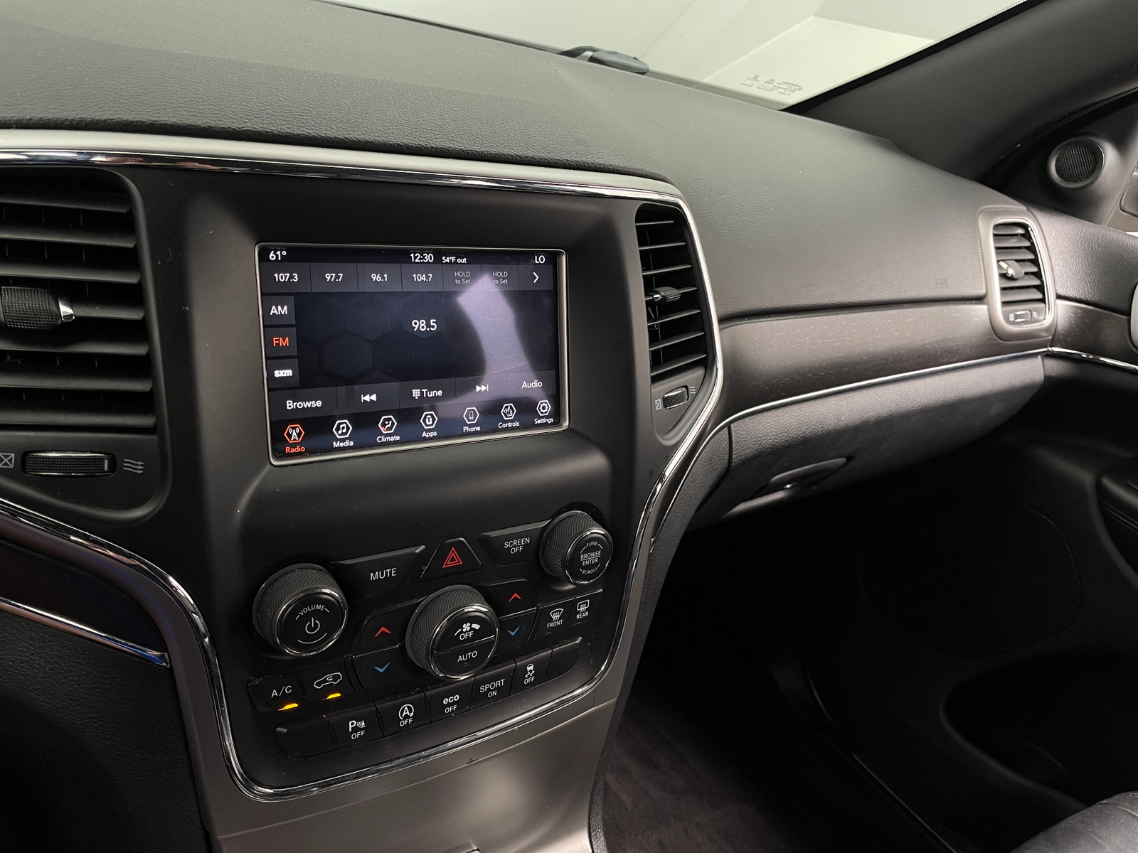 Thumbnail: 2018 Jeep Grand Cherokee - 3