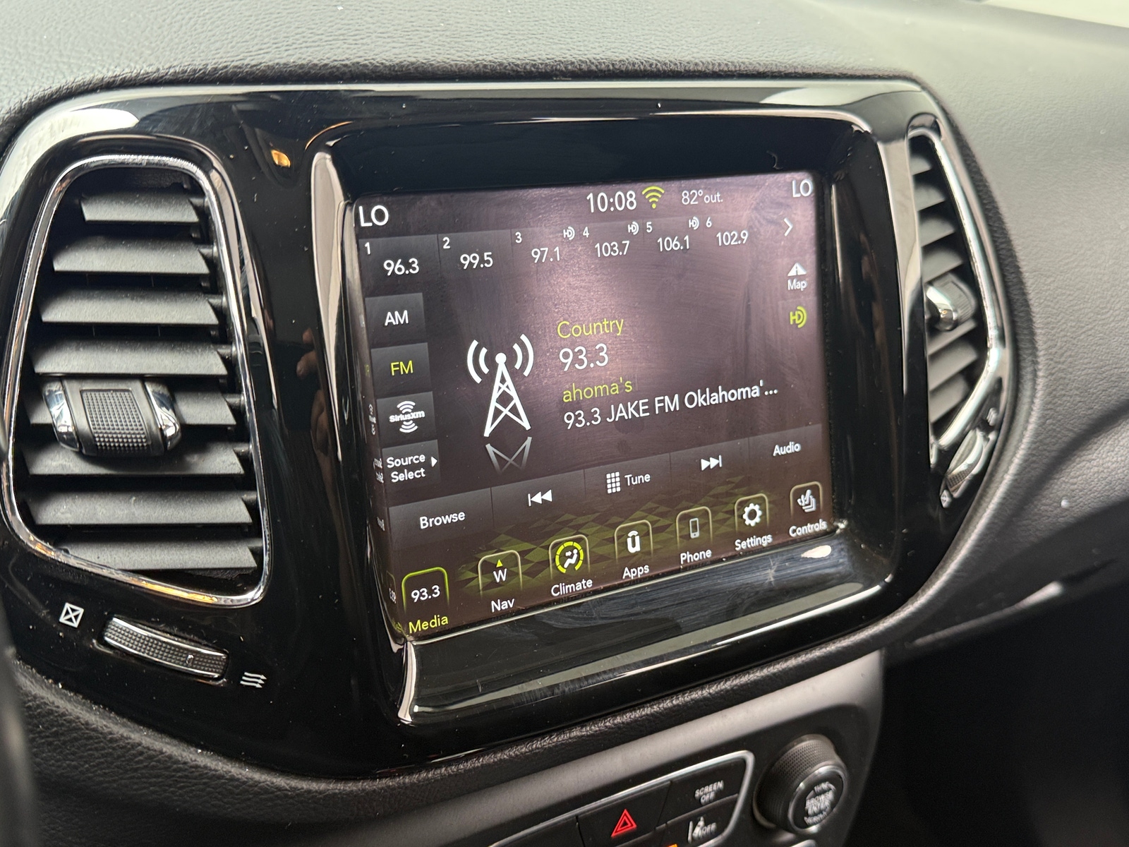 Thumbnail: 2021 Jeep Compass - 3