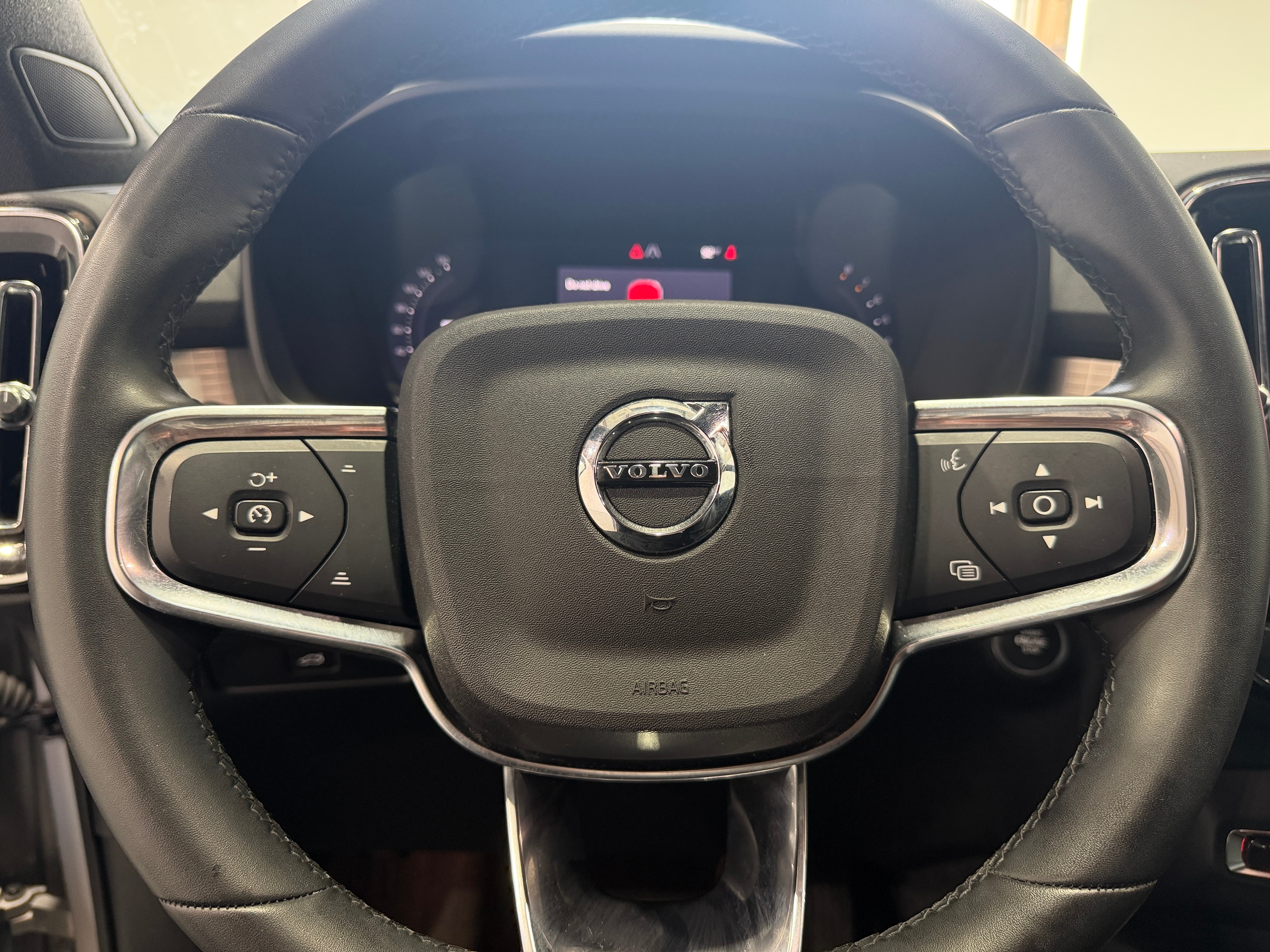 2024 Volvo XC40