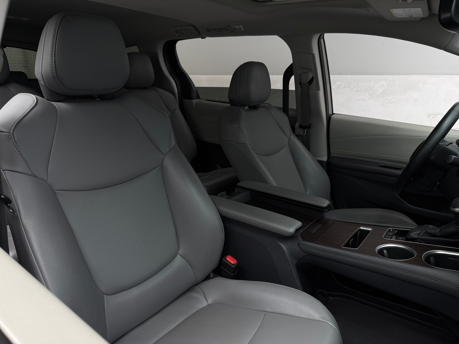 Thumbnail: 2022 Toyota Sienna - 2