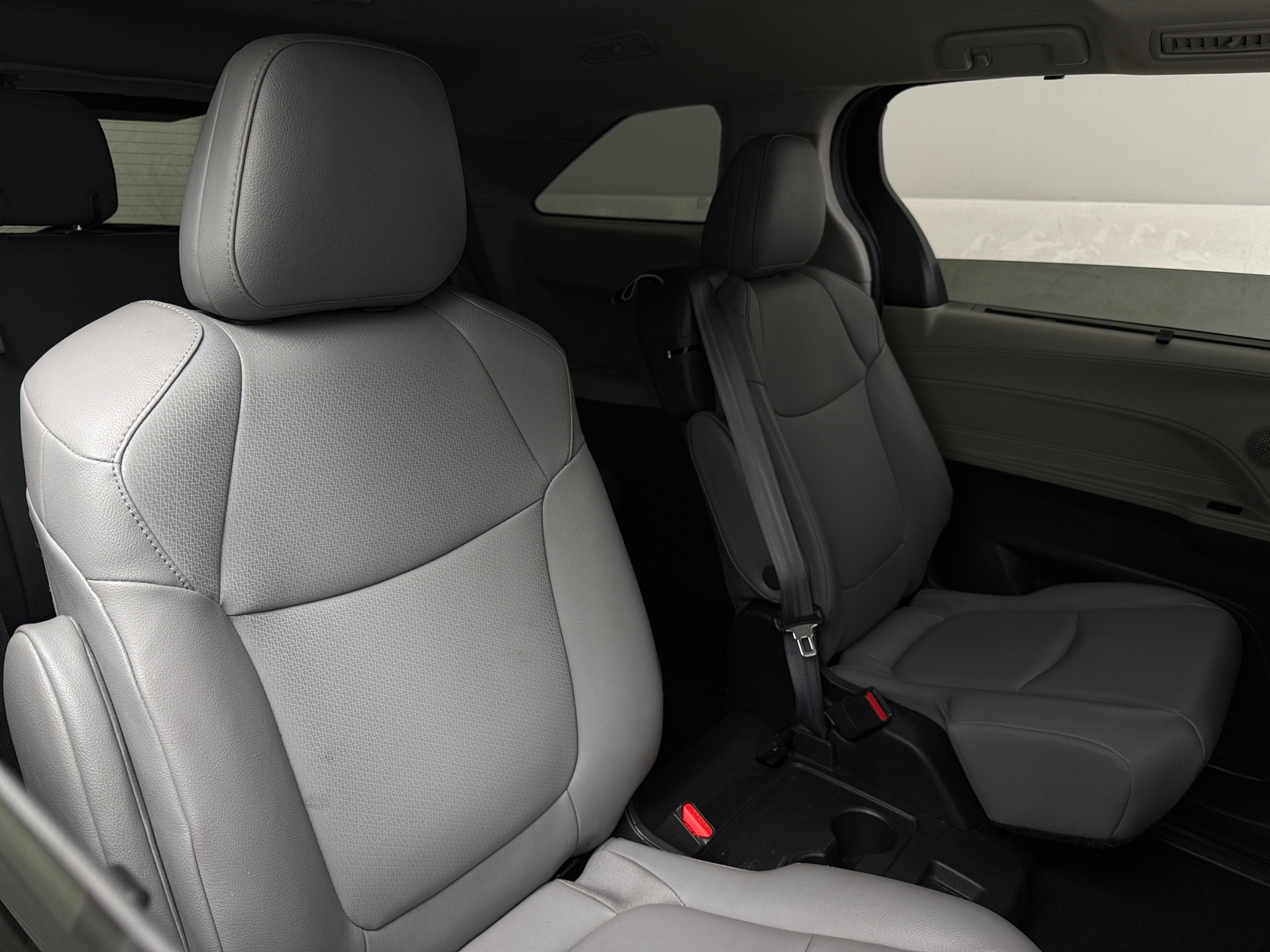 Thumbnail: 2022 Toyota Sienna - 6