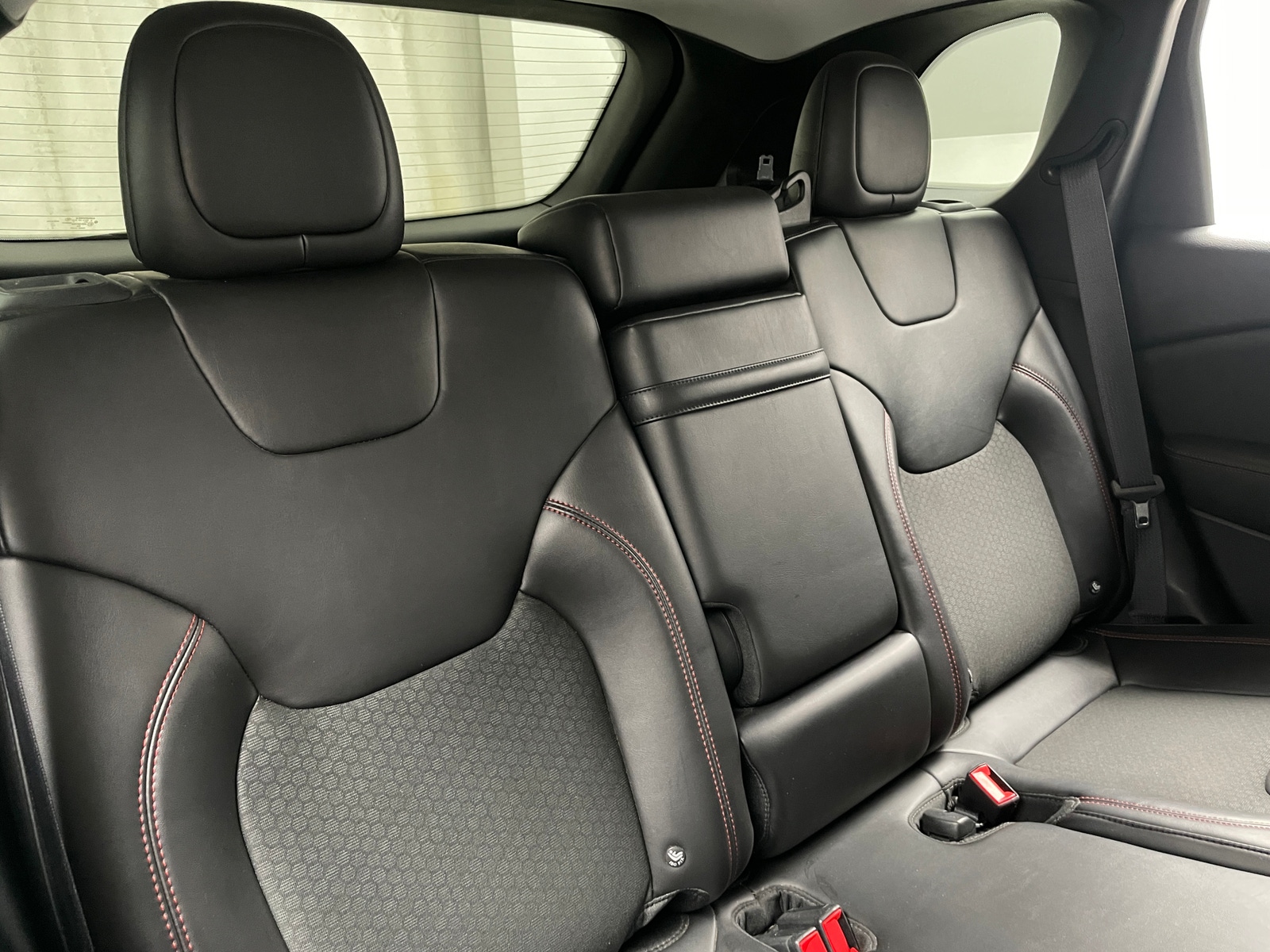 Thumbnail: 2019 Jeep Cherokee - 6