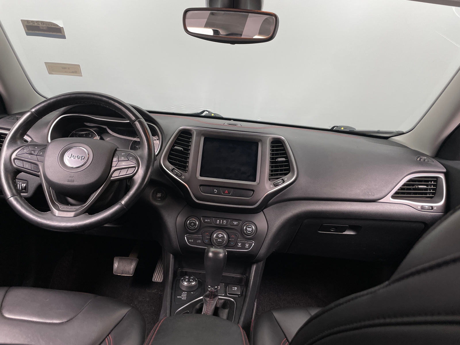 Thumbnail: 2019 Jeep Cherokee - 3