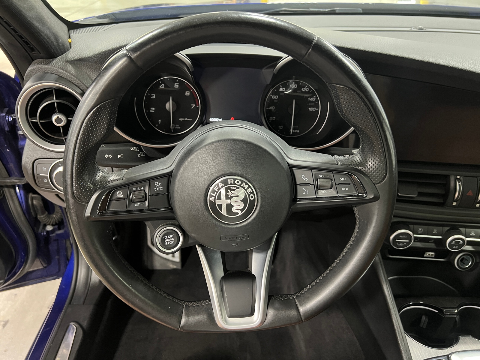 Thumbnail: 2022 Alfa Romeo Giulia - 4