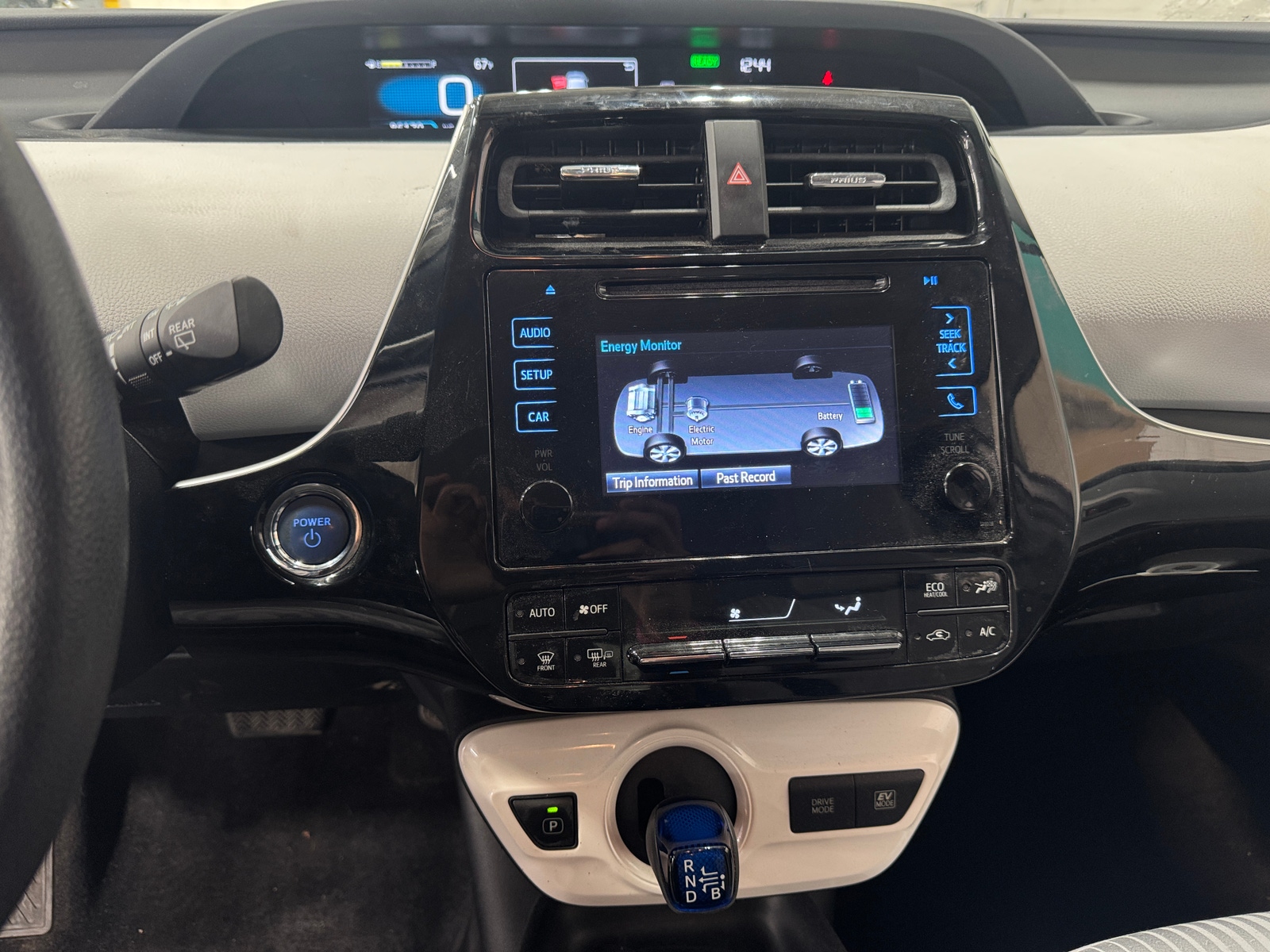 Thumbnail: 2016 Toyota Prius - 4