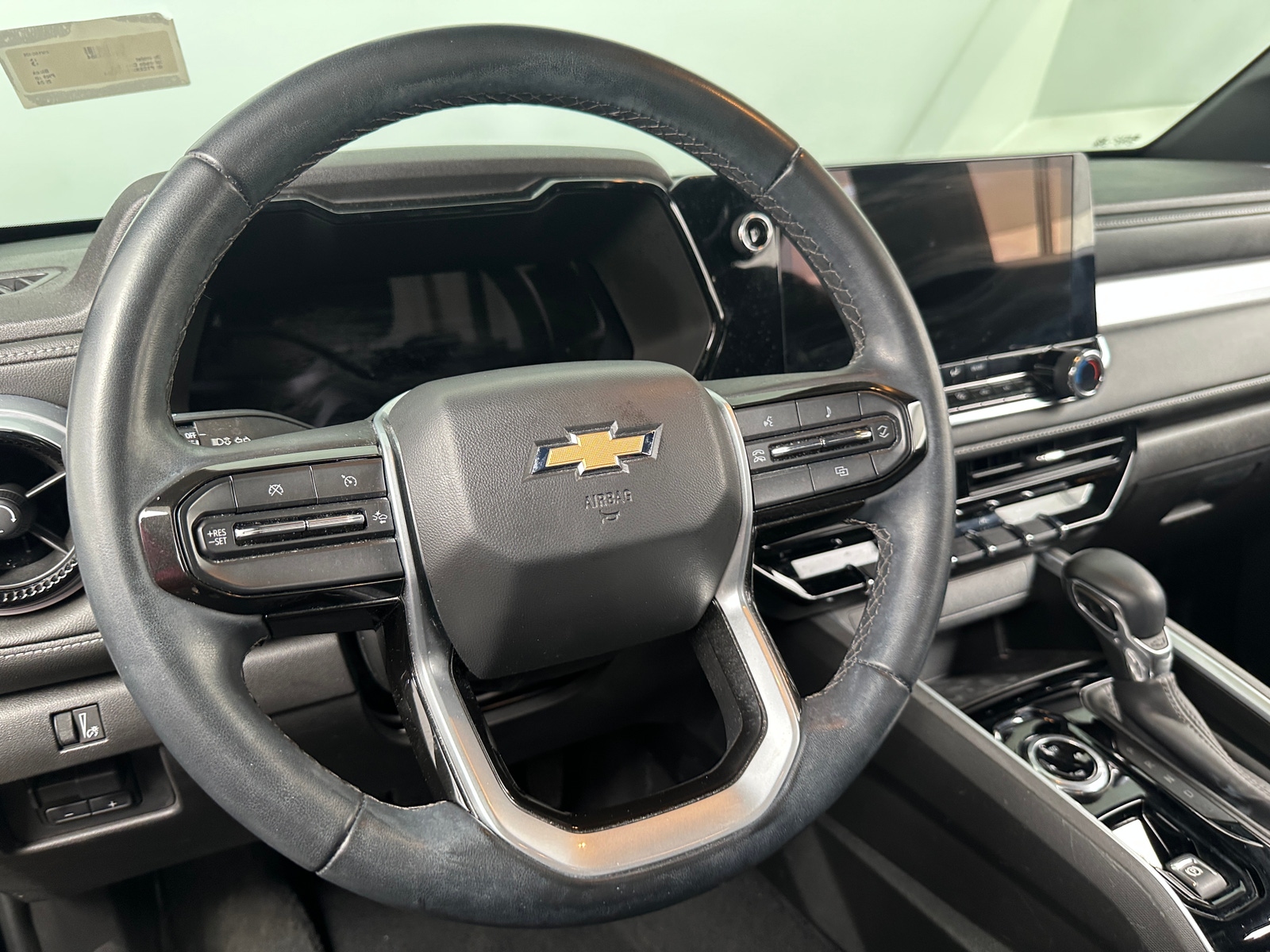 Thumbnail: 2024 Chevrolet Colorado - 5