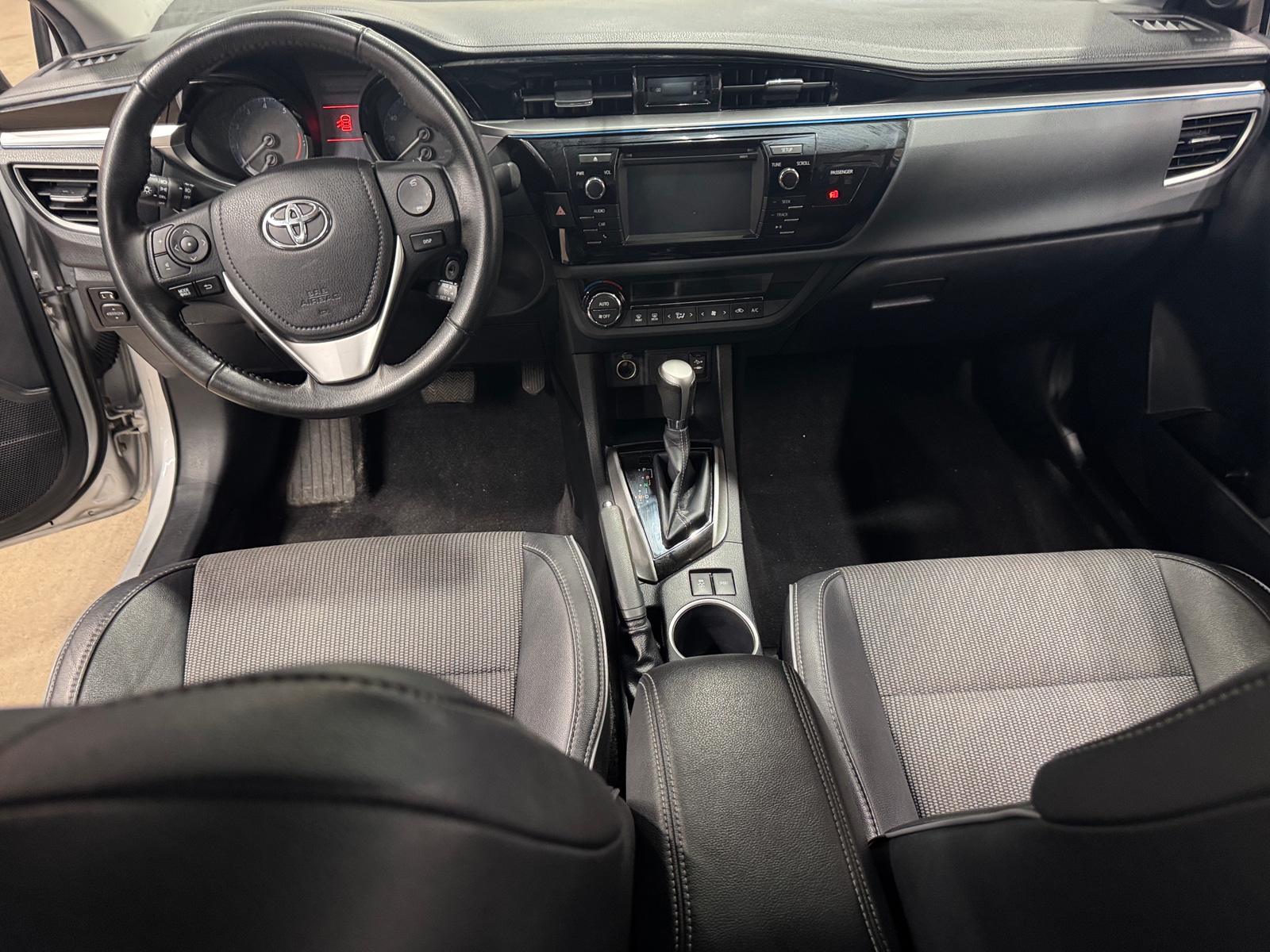 Thumbnail: 2016 Toyota Corolla - 3
